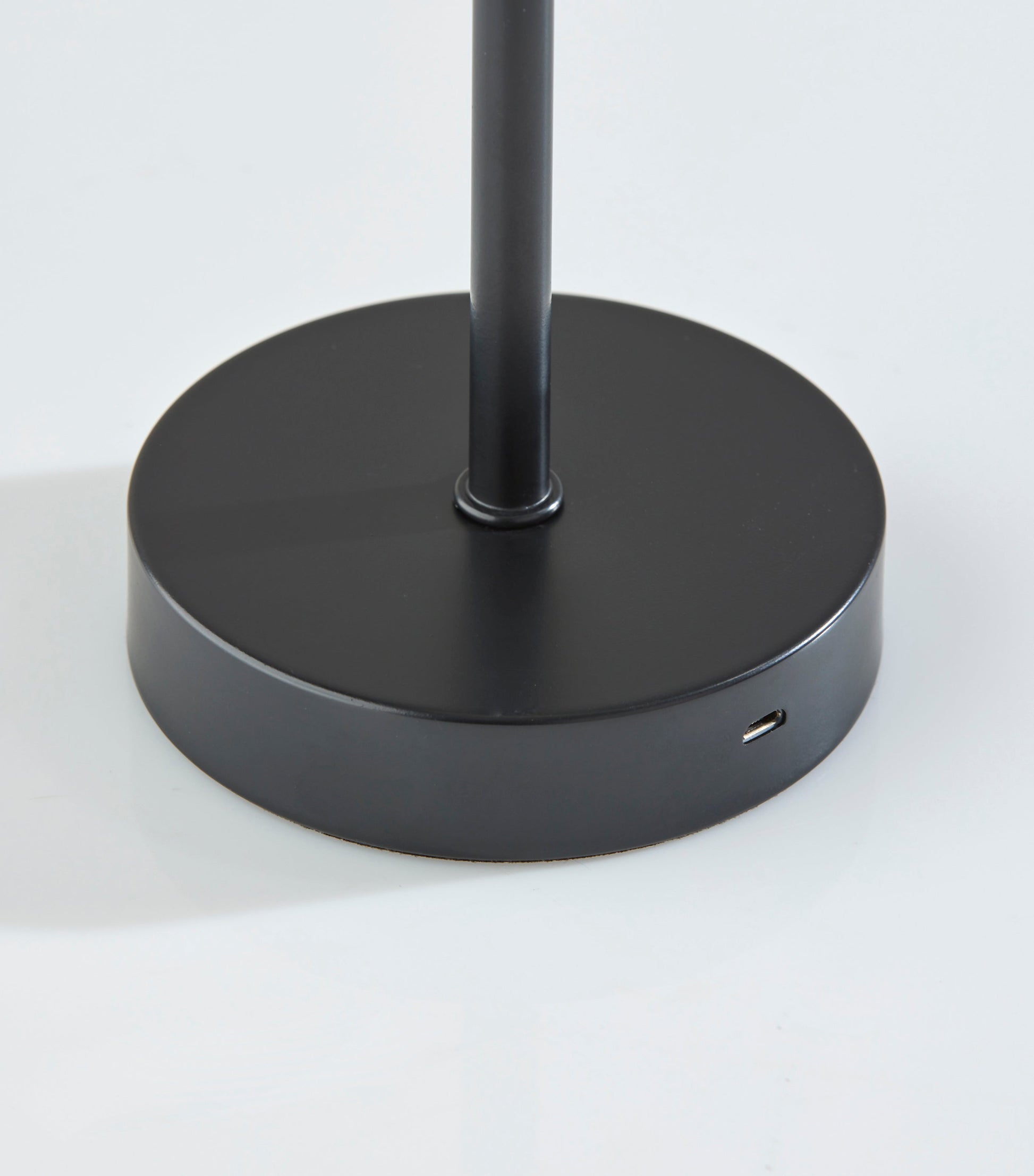 Benji Cordless LED Table Lamp-Lighting-DECOROLALA