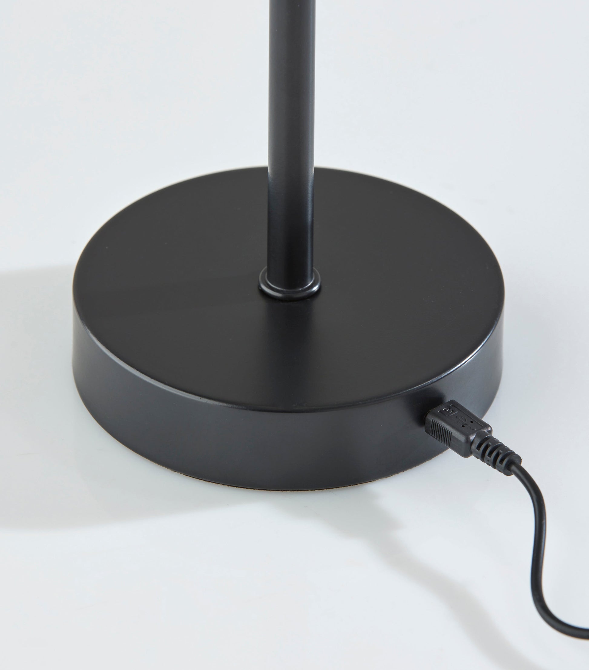 Benji Cordless LED Table Lamp-Lighting-DECOROLALA