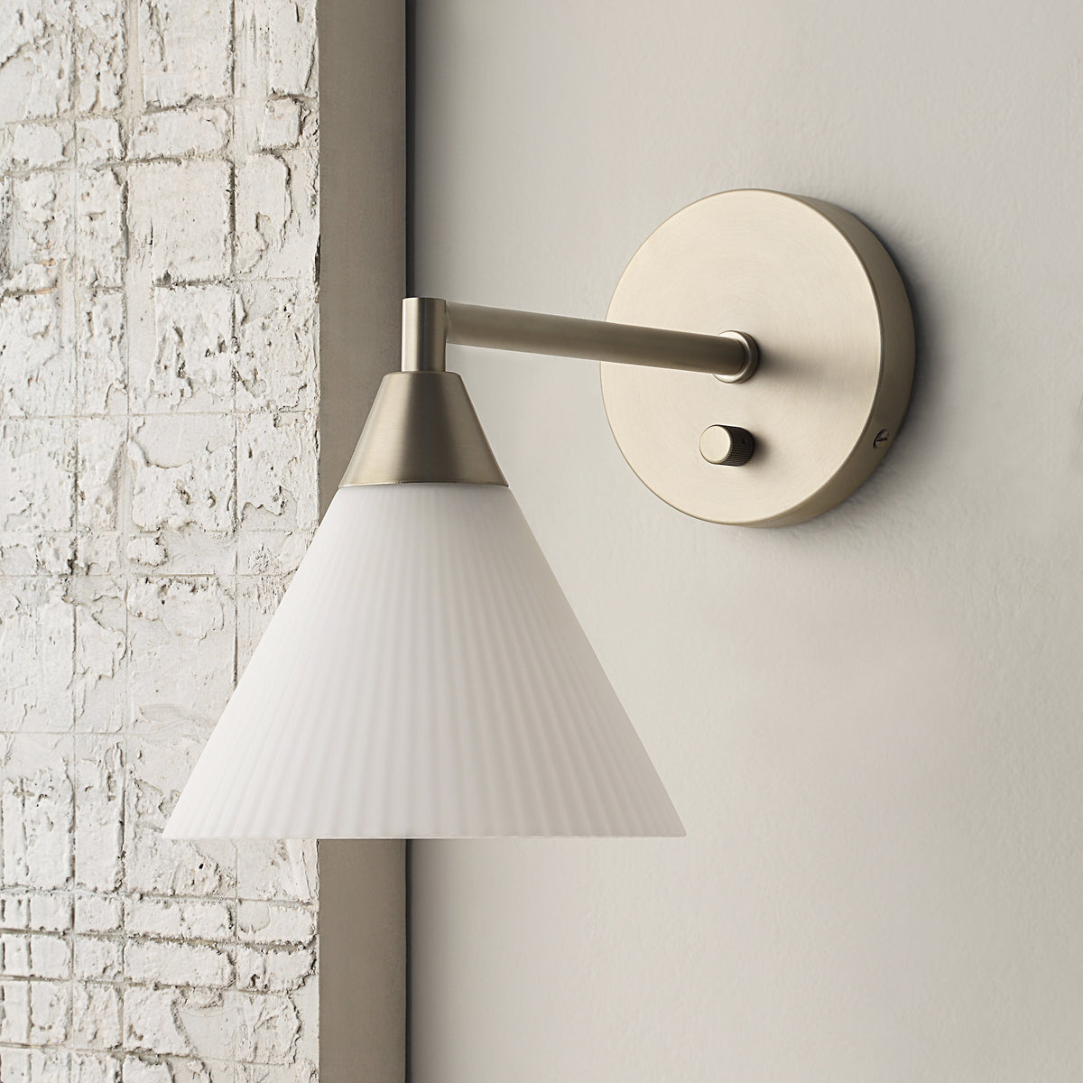 Bocca 9.25" Wall Sconce, Champagne Plated-Wall Sconce-DECOROLALA