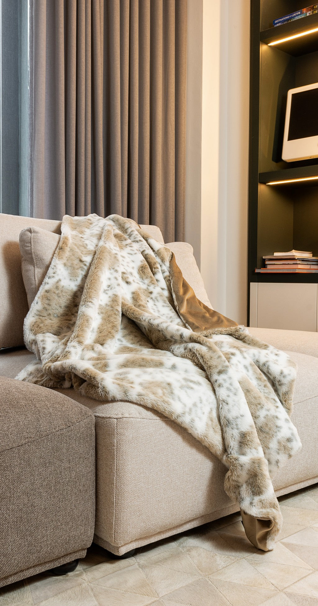 Brown And White Faux Fur Ombre Plush Throw-Throws & Blankets-DECOROLALA