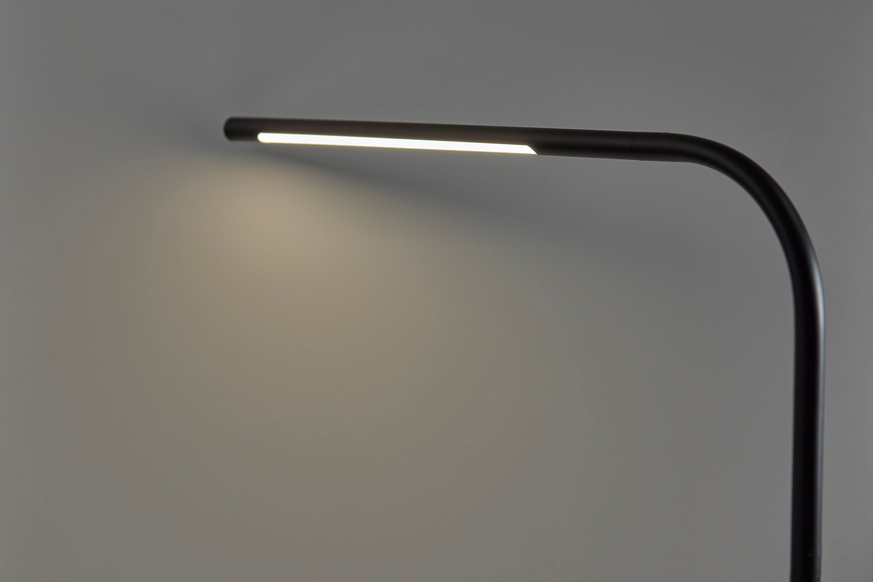 Cullen LED Desk Lamp w. Smart Switch-Lighting-DECOROLALA