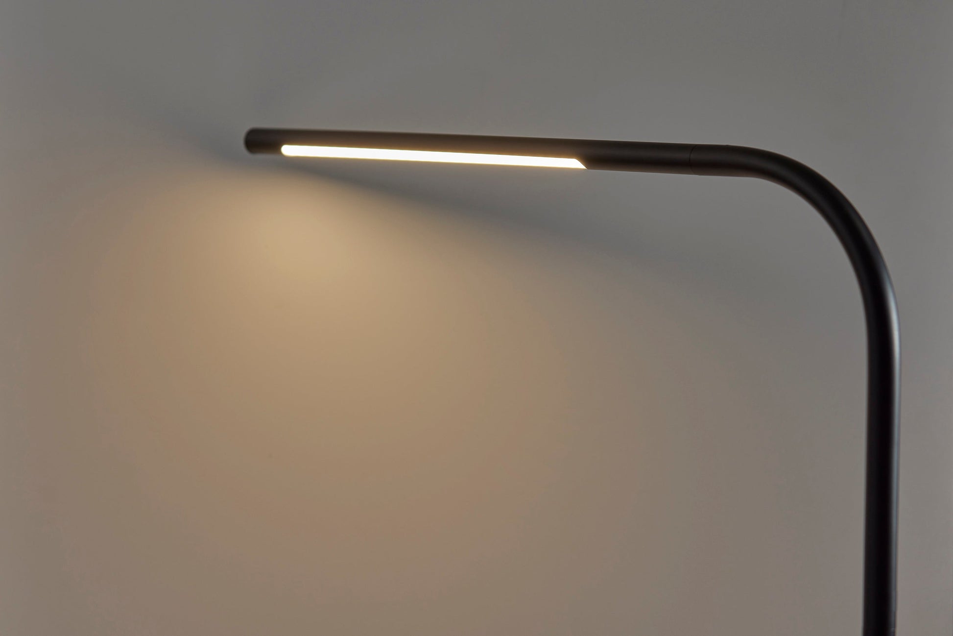 Cullen LED Desk Lamp w. Smart Switch-Lighting-DECOROLALA