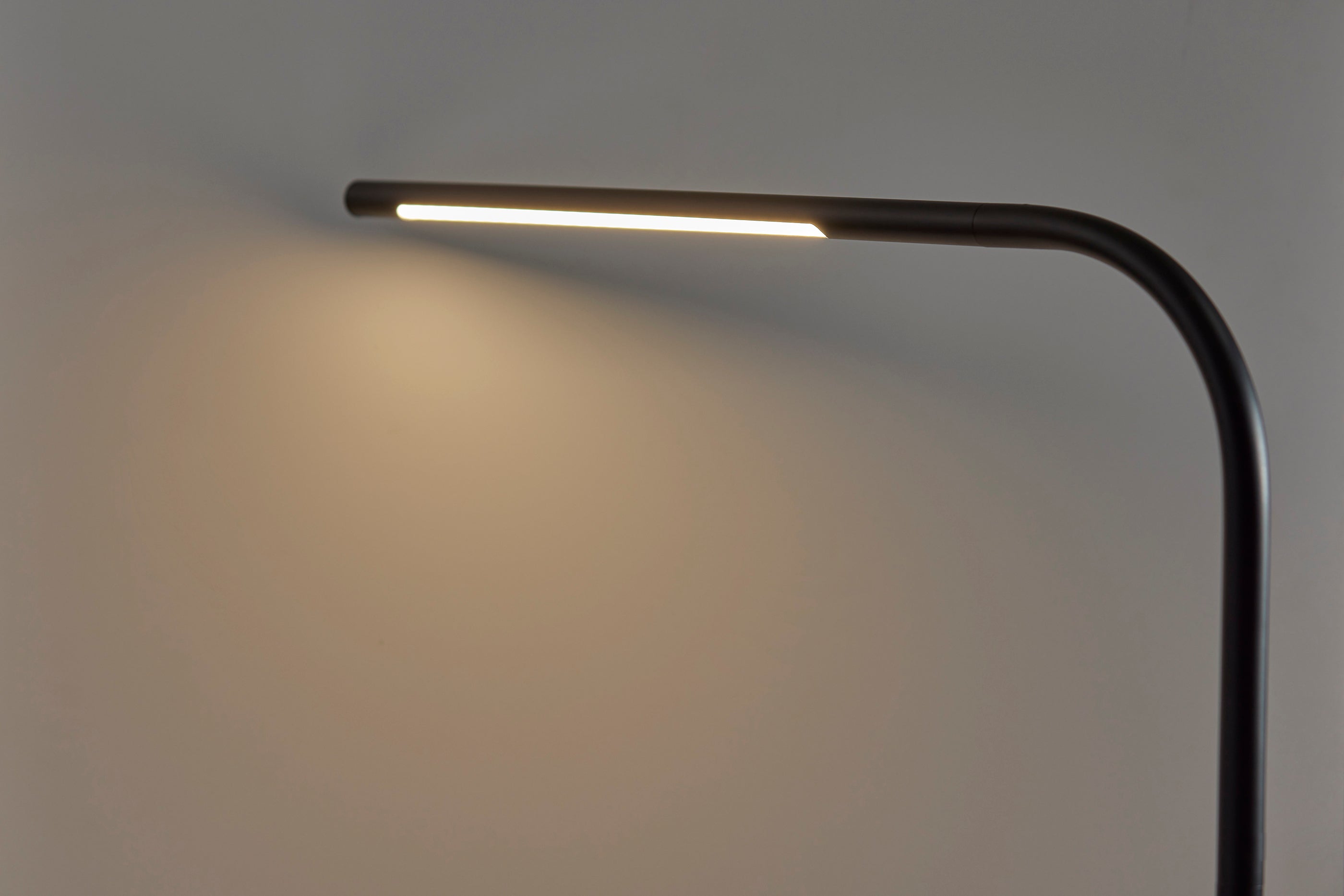 Cullen LED Desk Lamp w. Smart Switch-Lighting-DECOROLALA