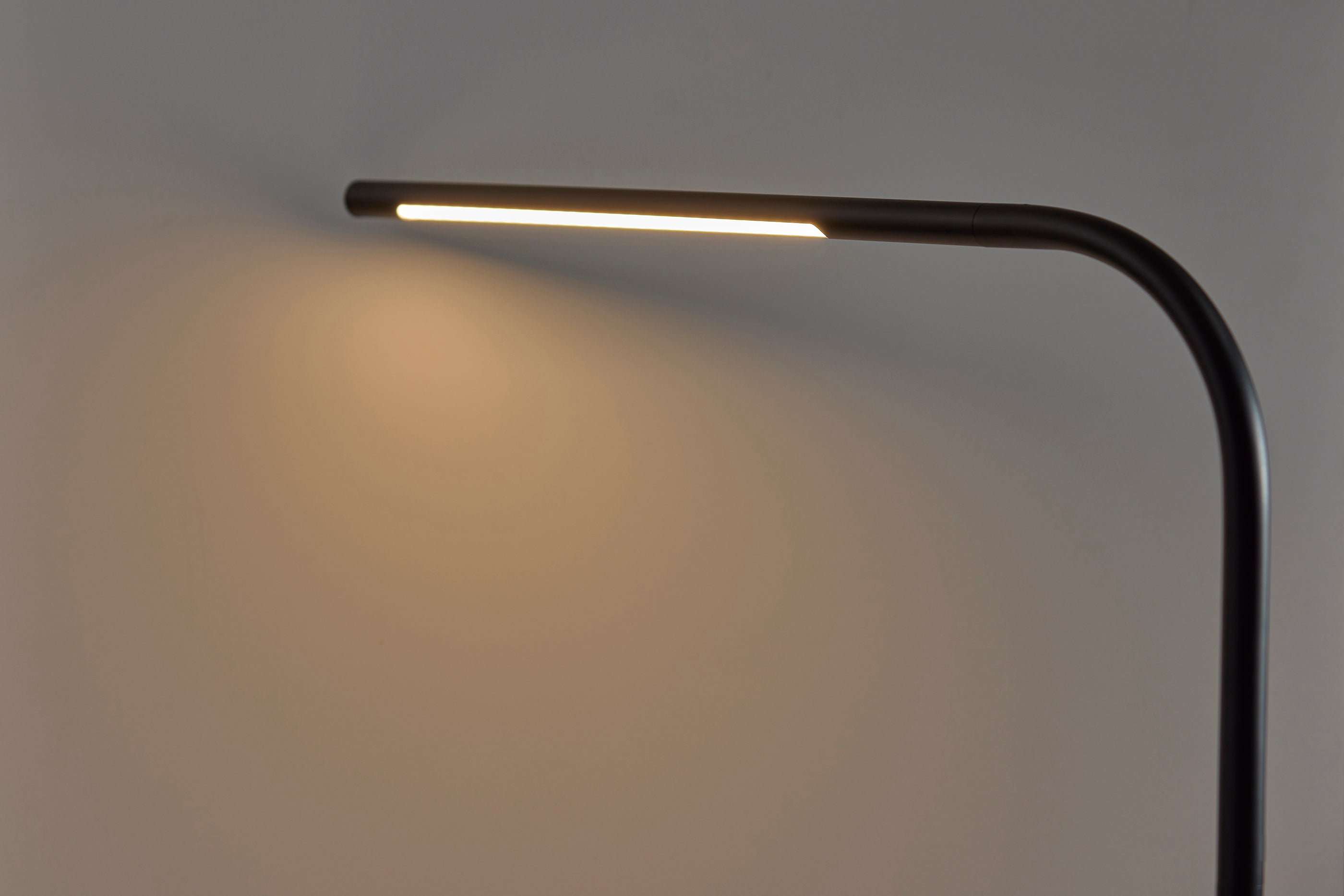 Cullen LED Desk Lamp w. Smart Switch-Lighting-DECOROLALA