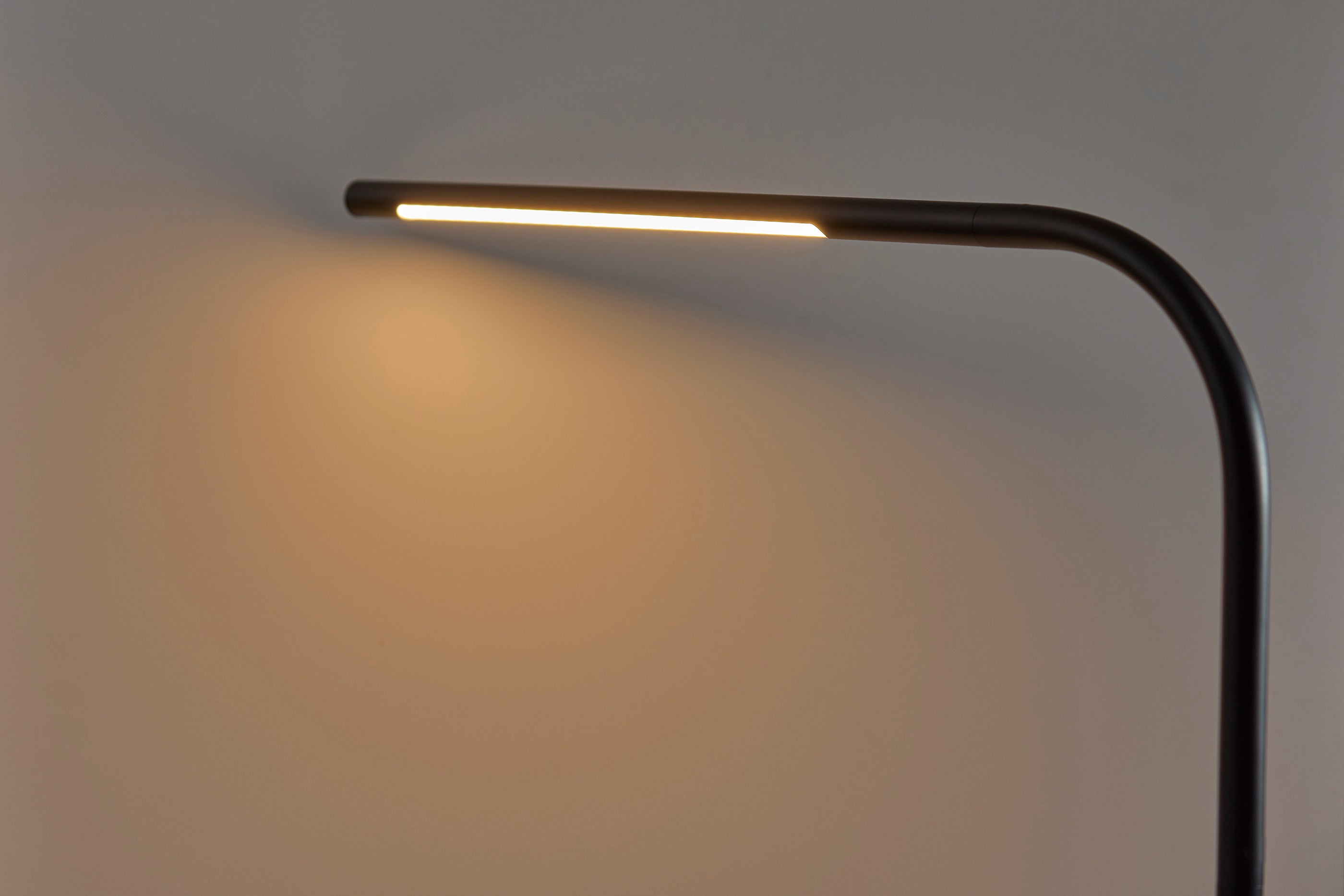Cullen LED Desk Lamp w. Smart Switch-Lighting-DECOROLALA