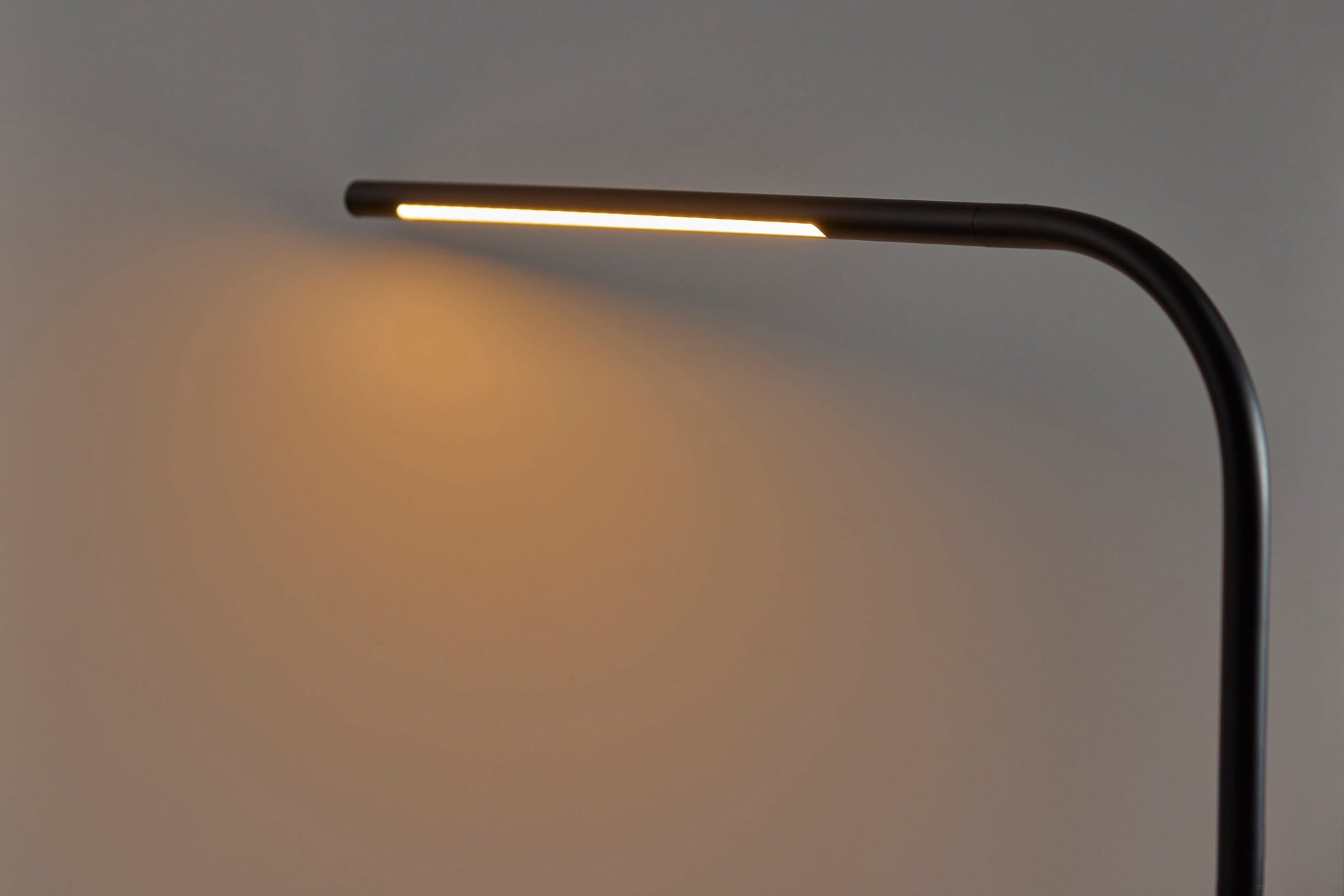 Cullen LED Desk Lamp w. Smart Switch-Lighting-DECOROLALA