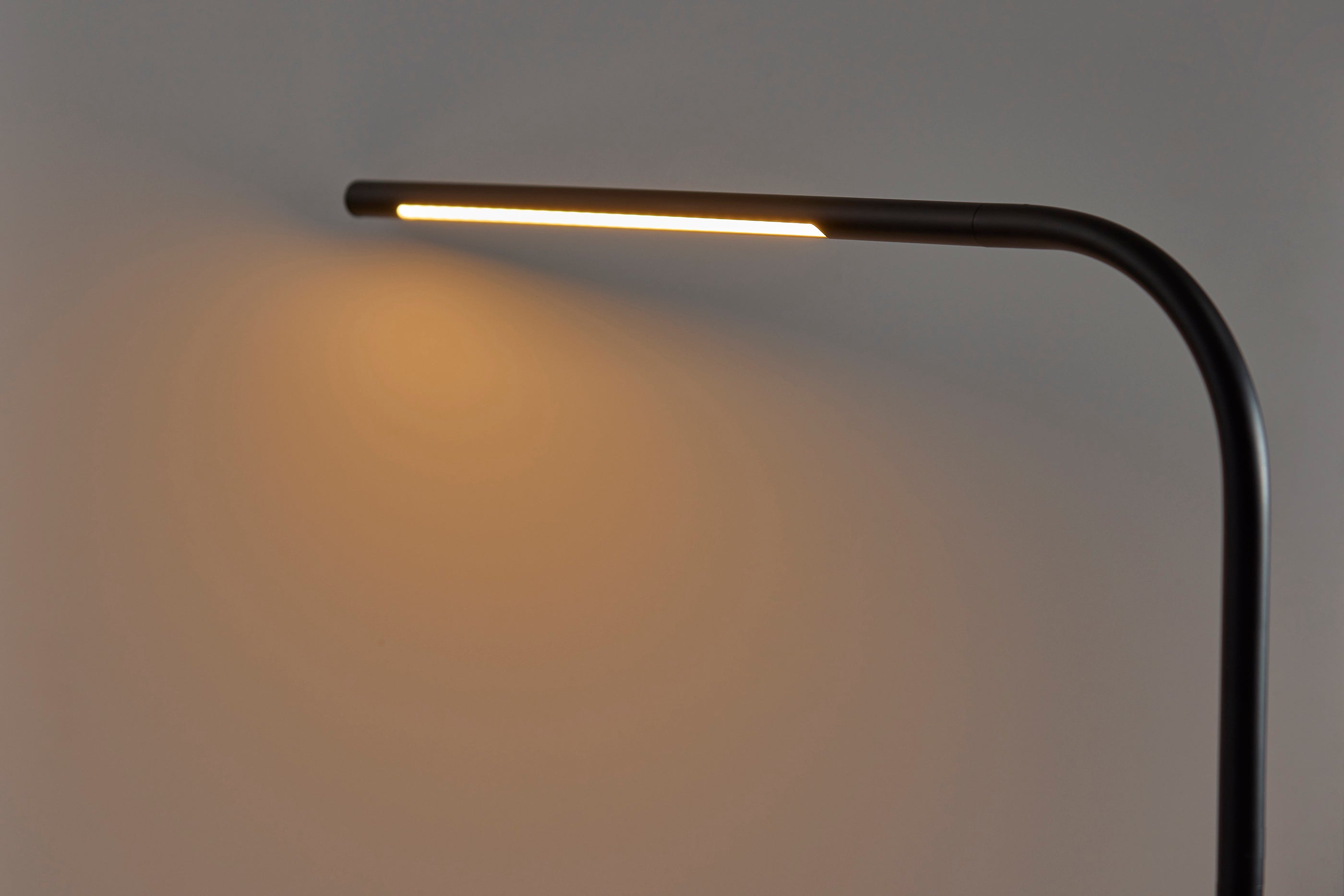 Cullen LED Desk Lamp w. Smart Switch-Lighting-DECOROLALA
