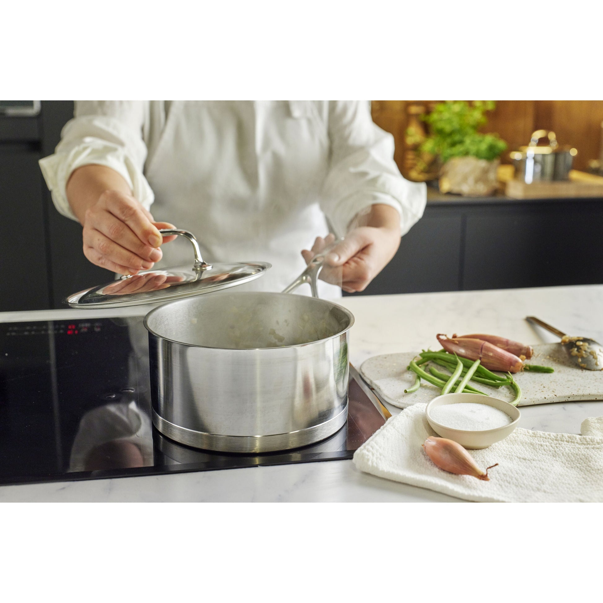 DEMEYERE Atlantis 7 2.2 L 18/10 Stainless Steel Round Sauce Pan With Lid, Silver-Saucepan-DECOROLALA