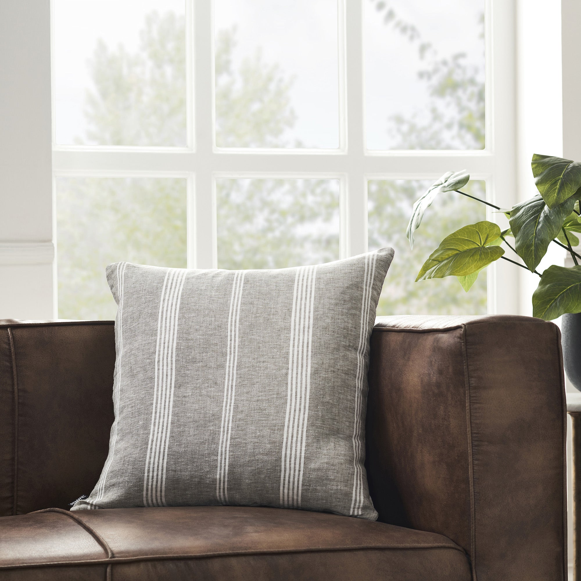 Damari Indoor Pillow-Indoor Pillow-DECOROLALA