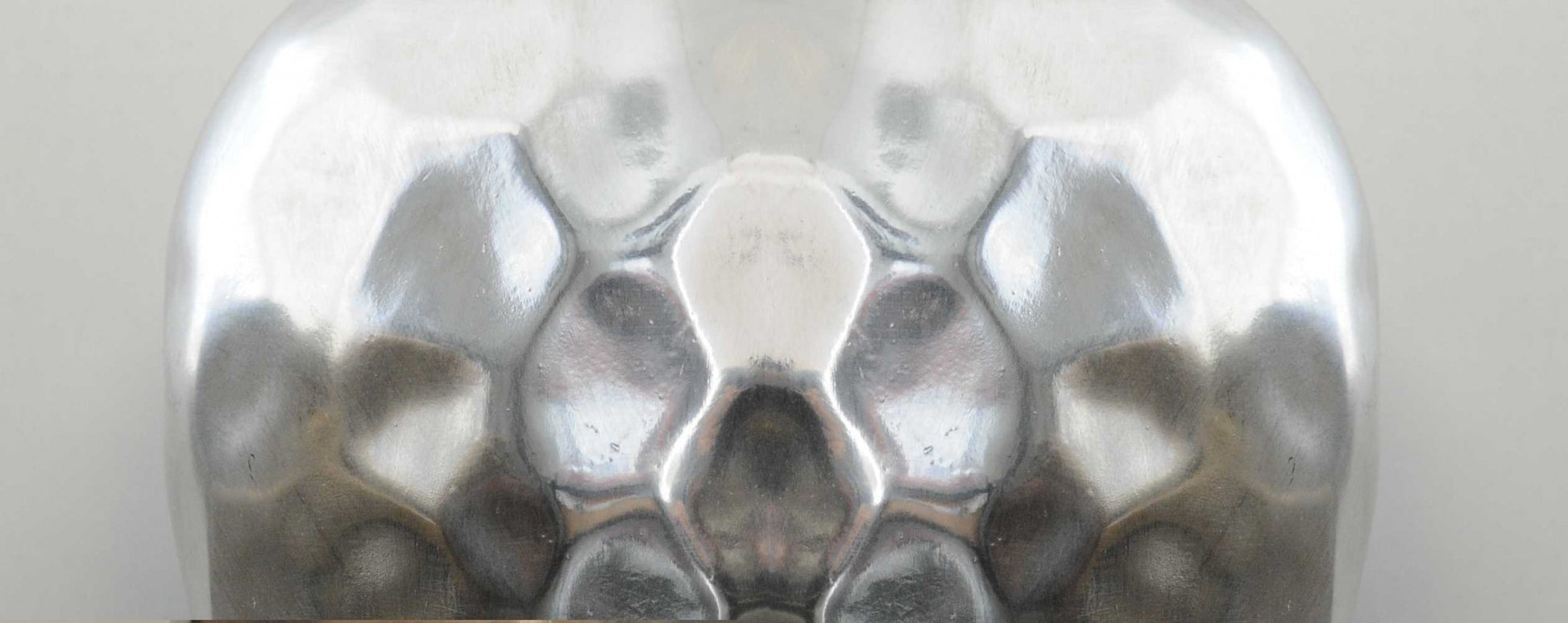 Delicious Hammered Finish Apple Statue-Sculptures-DECOROLALA