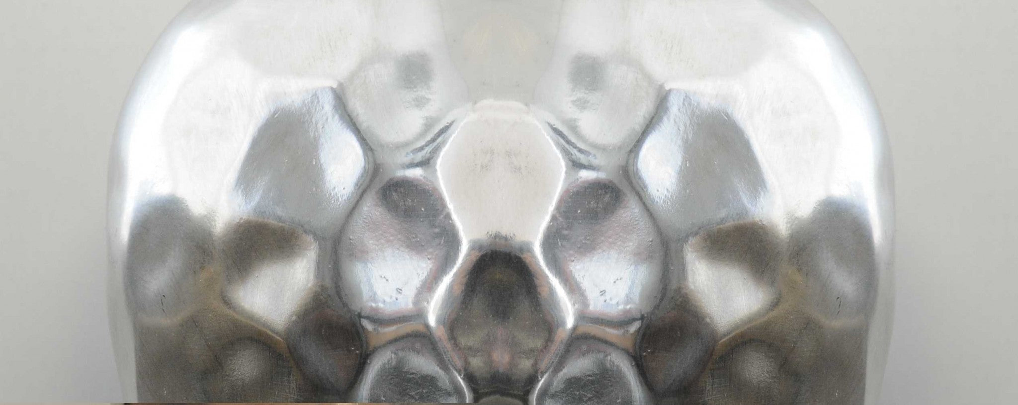 Delicious Hammered Finish Apple Statue-Sculptures-DECOROLALA