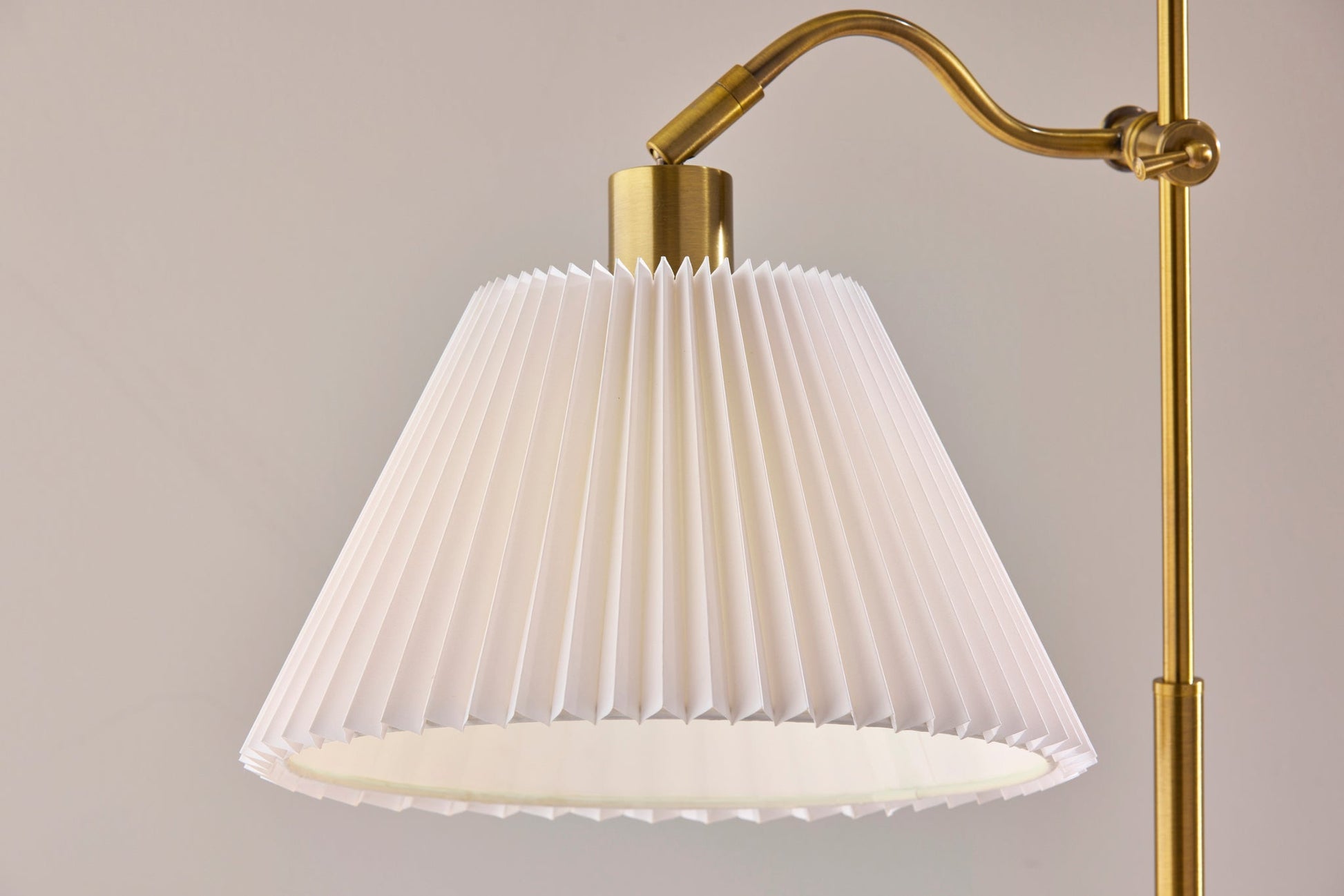 Derby Table Lamp 26" Antique Brass-Lighting-DECOROLALA