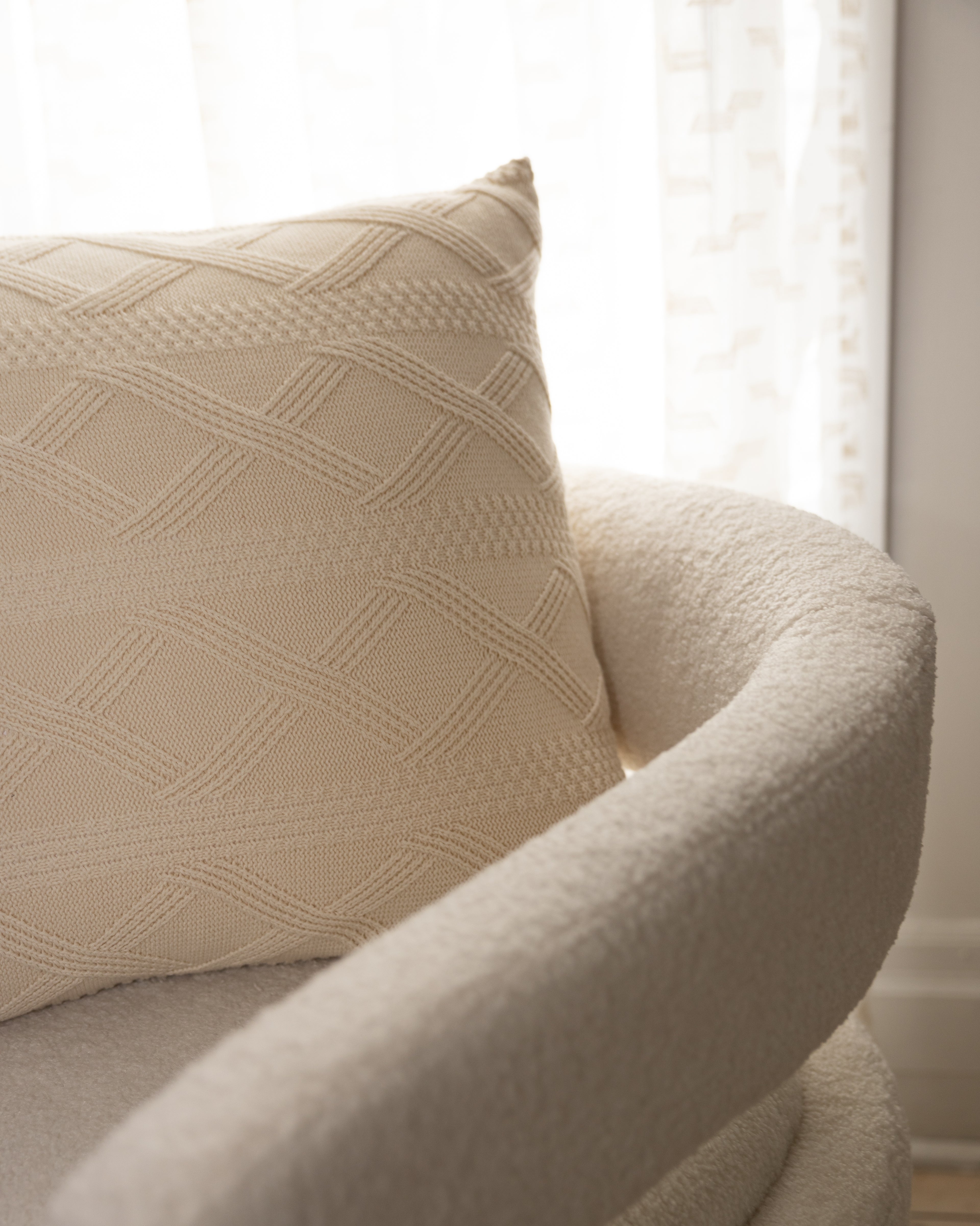 Diamond Pattern Knit Pillow-Decorative Cushions-DECOROLALA