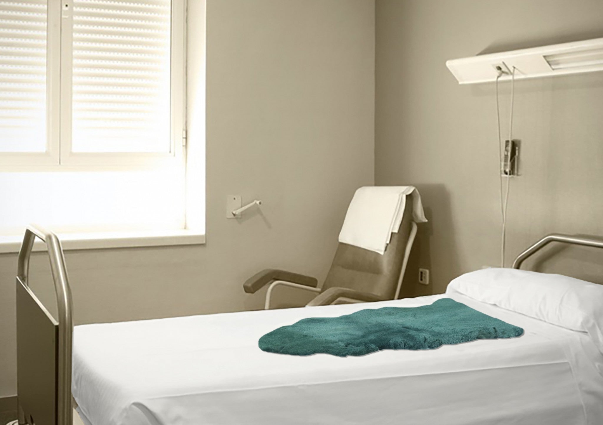 Emerald Faux Fur Solid Color Plush Throw-Throws & Blankets-DECOROLALA