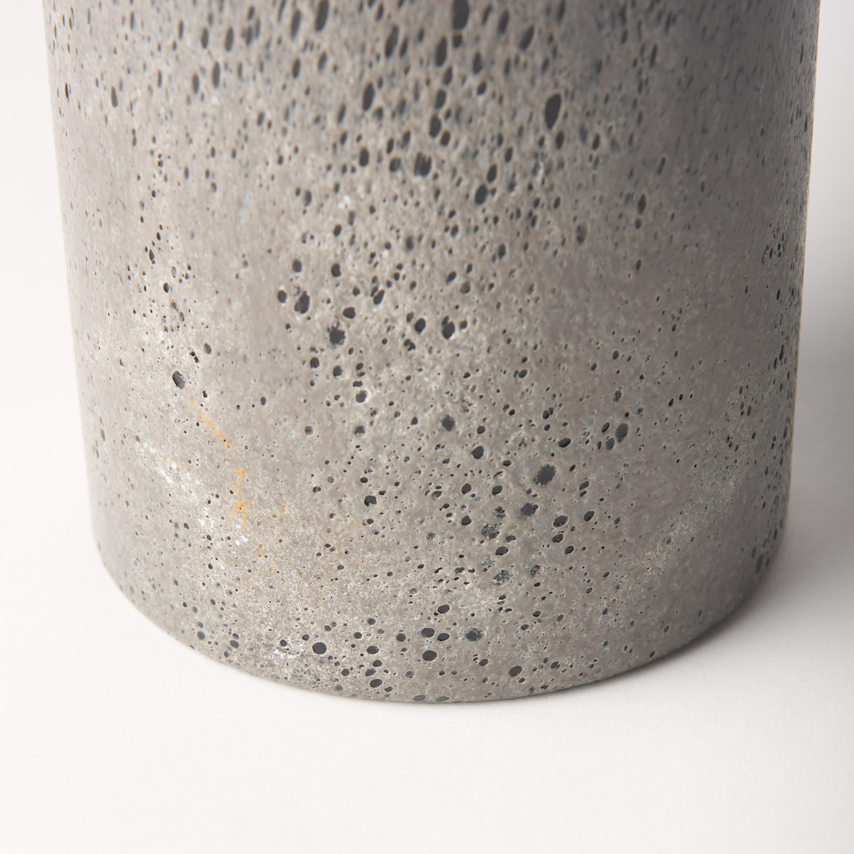 Emu Short Black w/ Gray Vase-Vase-DECOROLALA