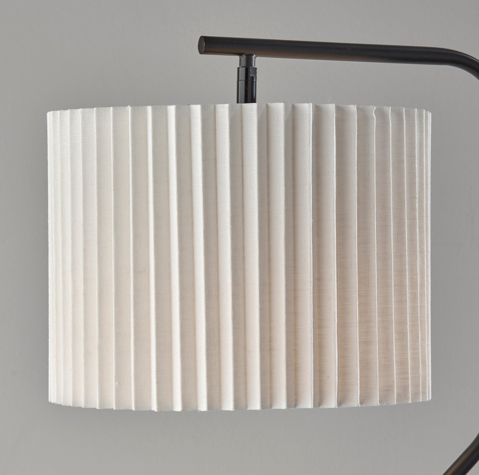 Evan Floor Lamp- Black-Lighting-DECOROLALA