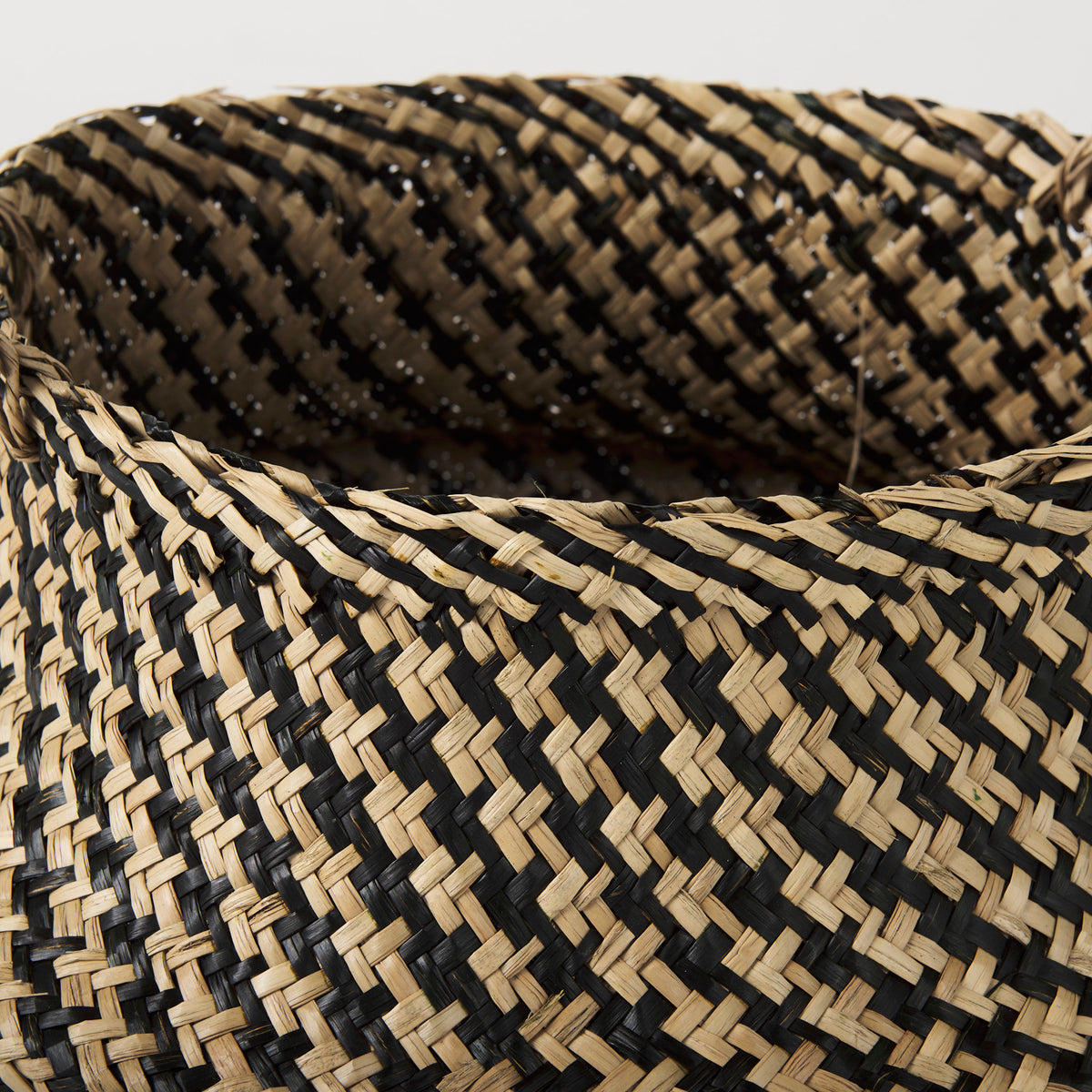 Gaia (Set of 3) Light and Dark Brown Cross Patterend Belly Seagrass Basket-Decorative Baskets-DECOROLALA