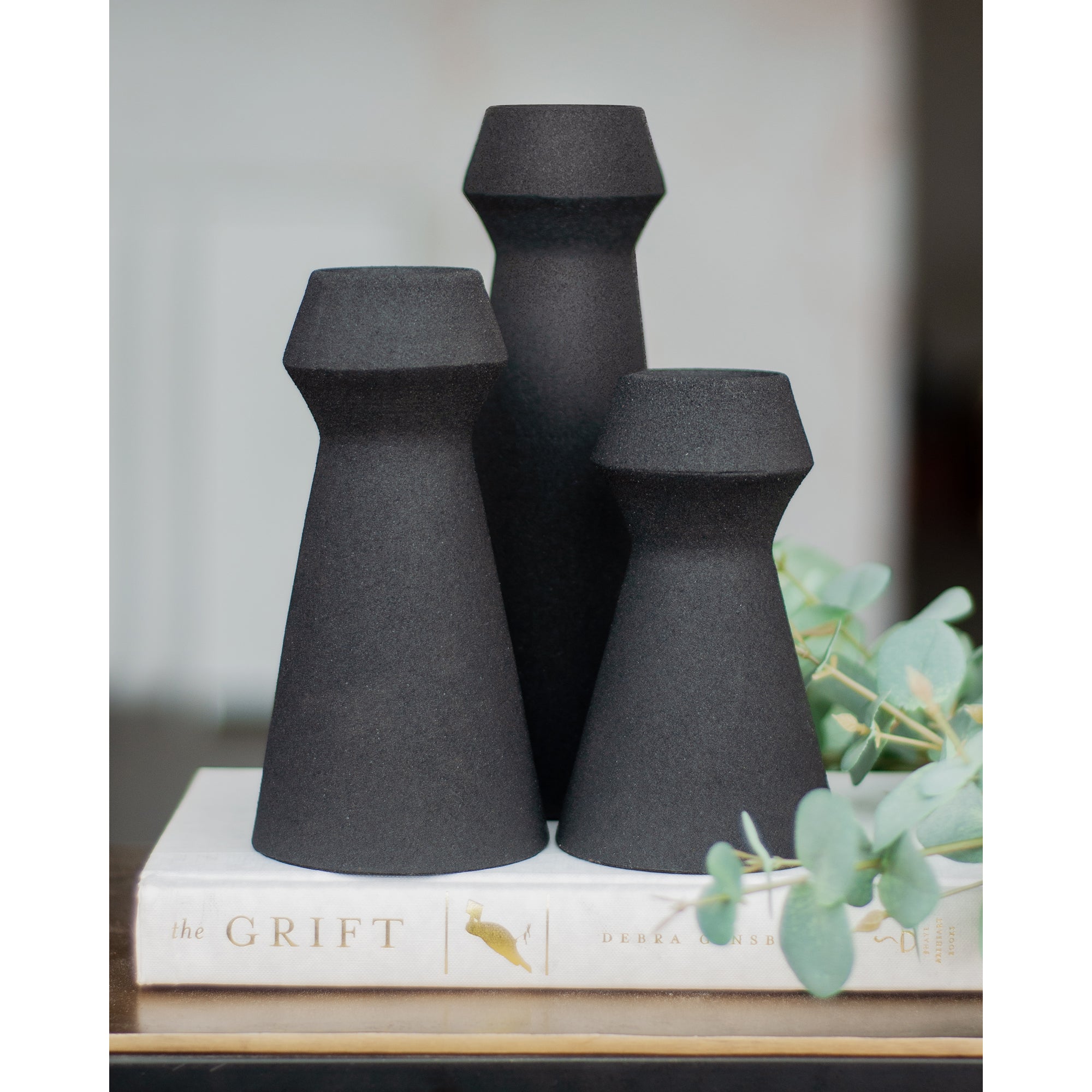 Granfeld Indoor Iron Vase, Matte Black-Vase-DECOROLALA