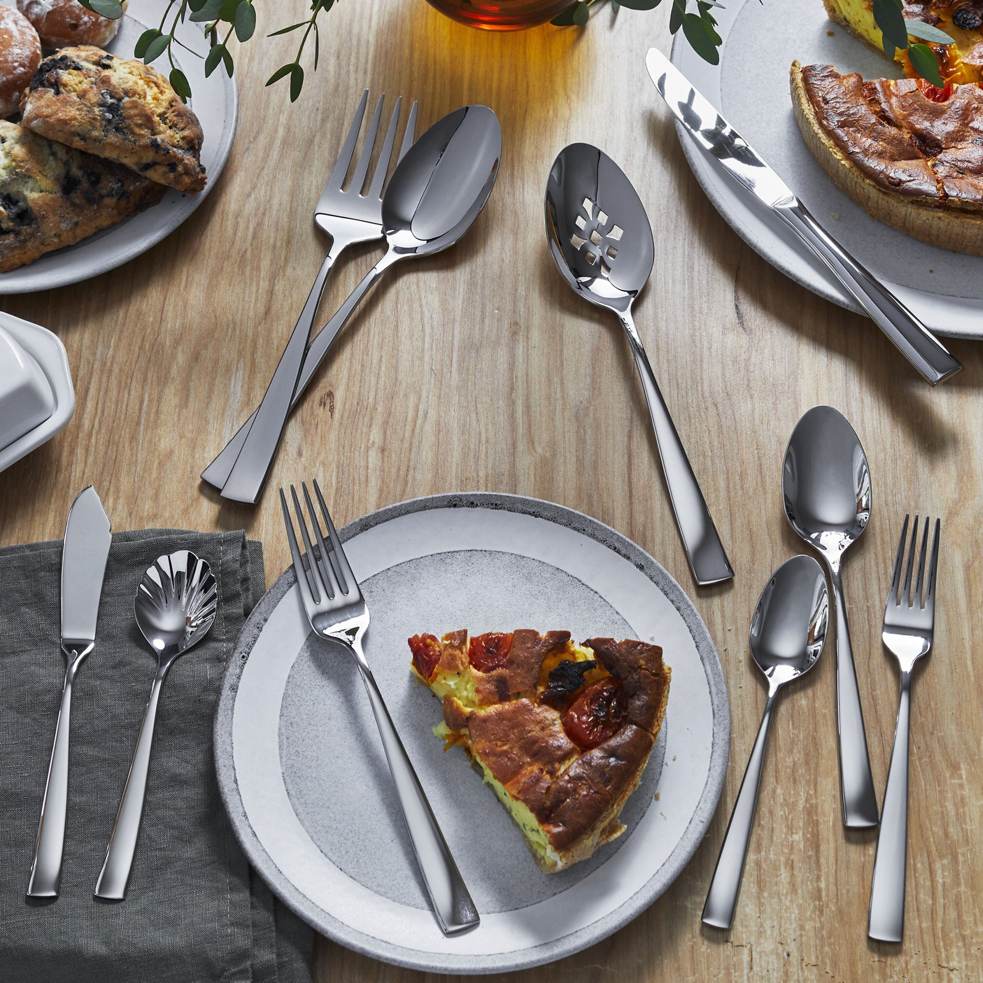 HENCKELS Champagne 45 Piece Menu Set Polished-Flatware-DECOROLALA