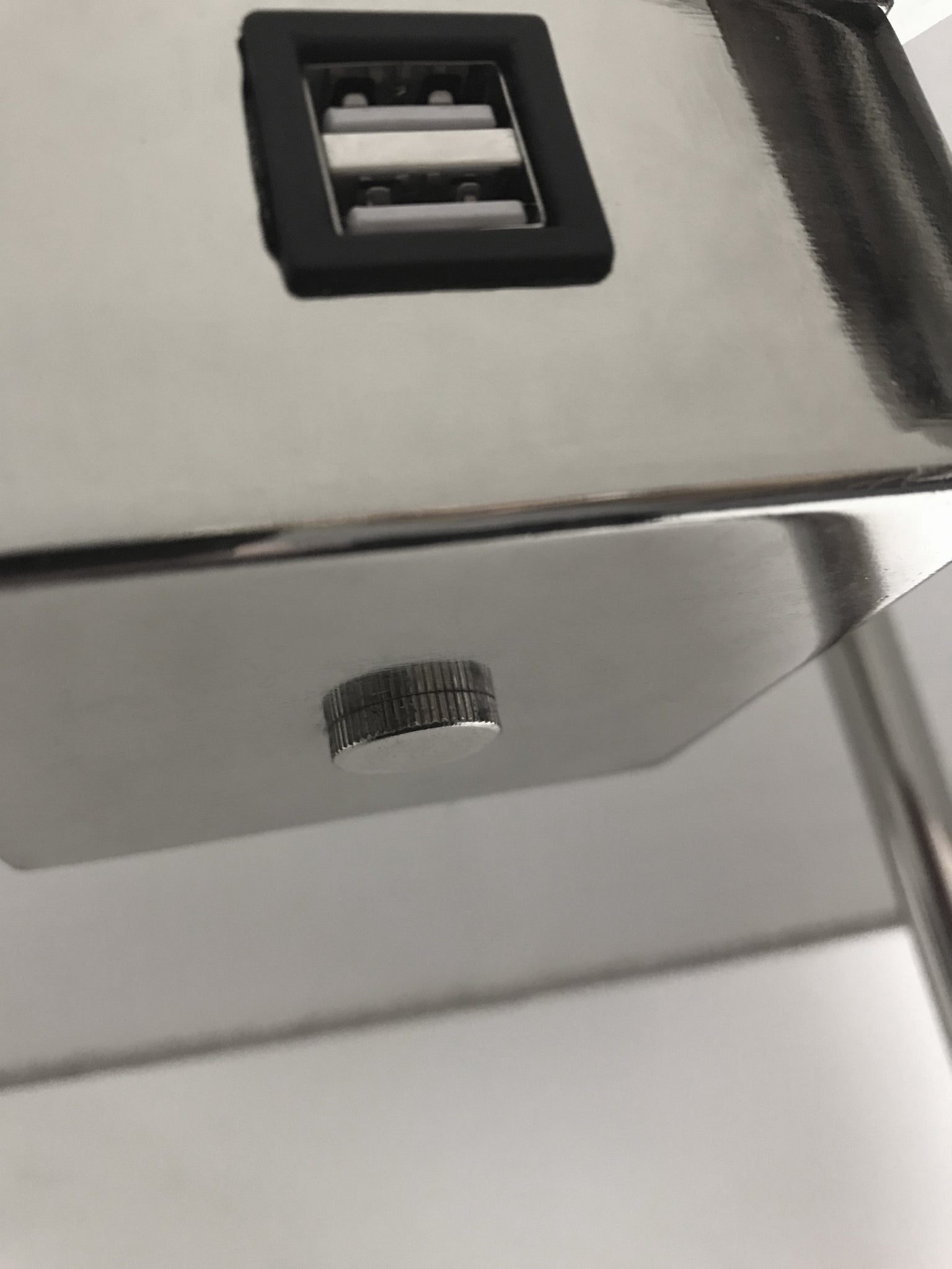 Henry AdessoCharge Shelf Floor Lamp-Lighting-DECOROLALA