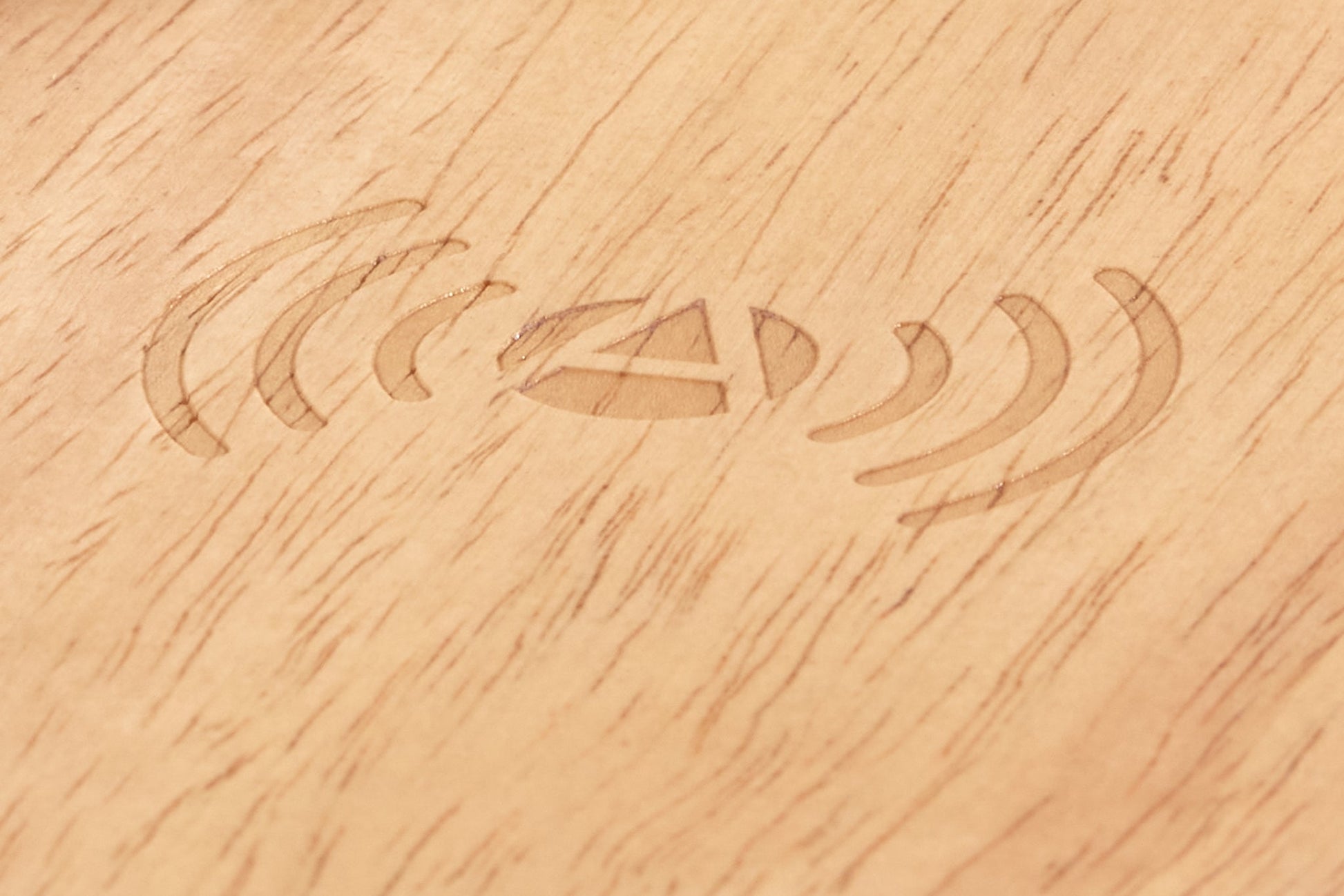 Henry AdessoCharge Shelf Floor Lamp- Natural-Lighting-DECOROLALA