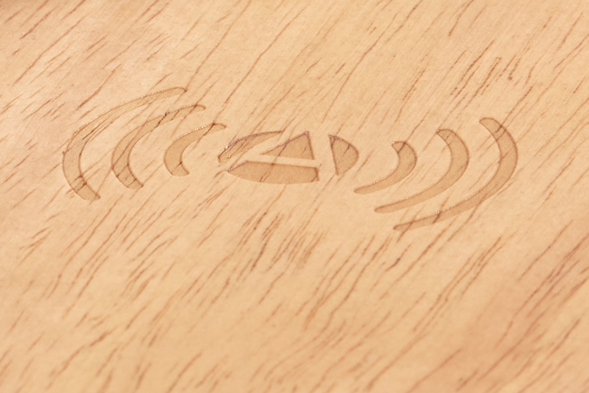 Henry AdessoCharge Shelf Floor Lamp- Natural-Lighting-DECOROLALA