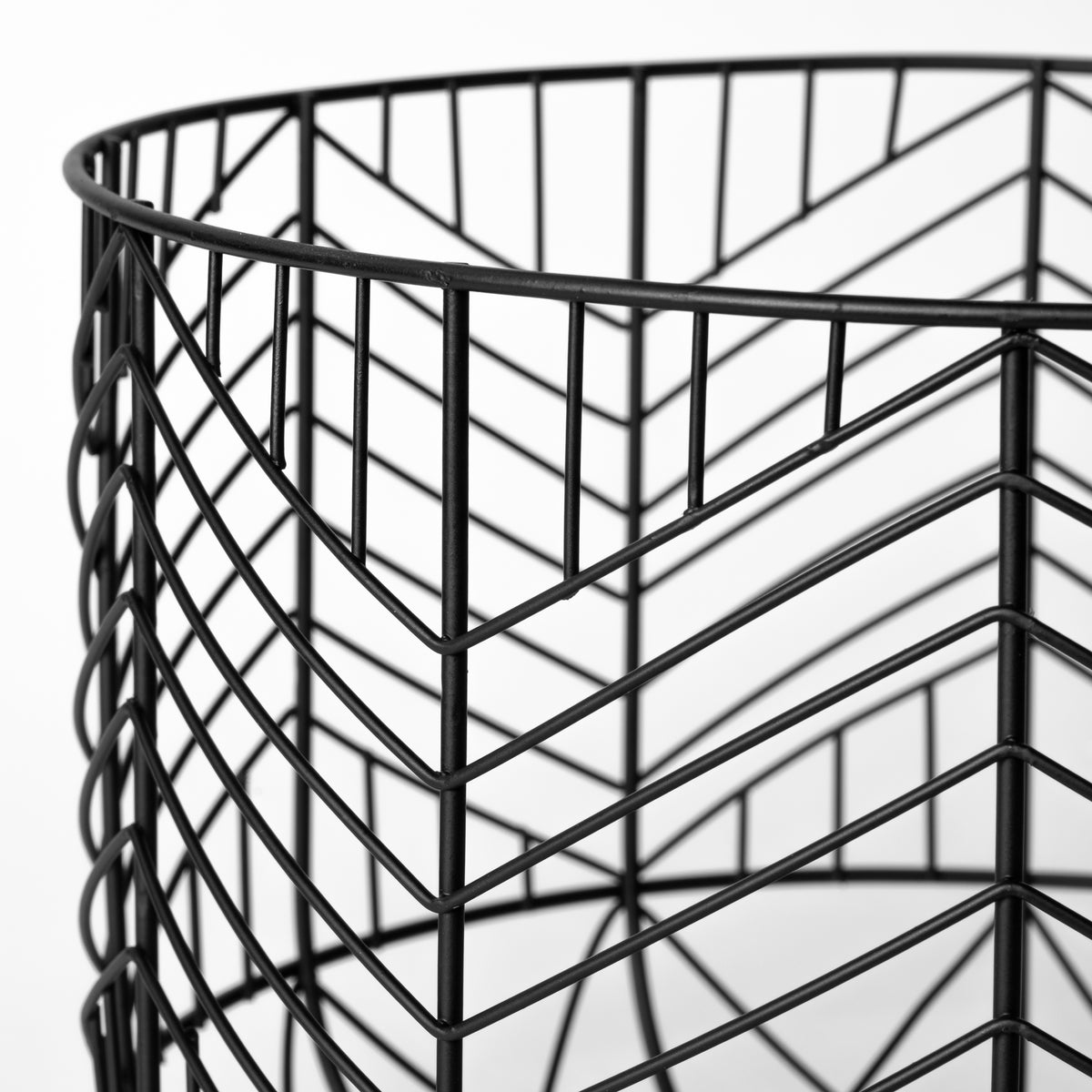 Idris Set of 2 Black Metal Geometric Mesh Bowls-Bowls-DECOROLALA