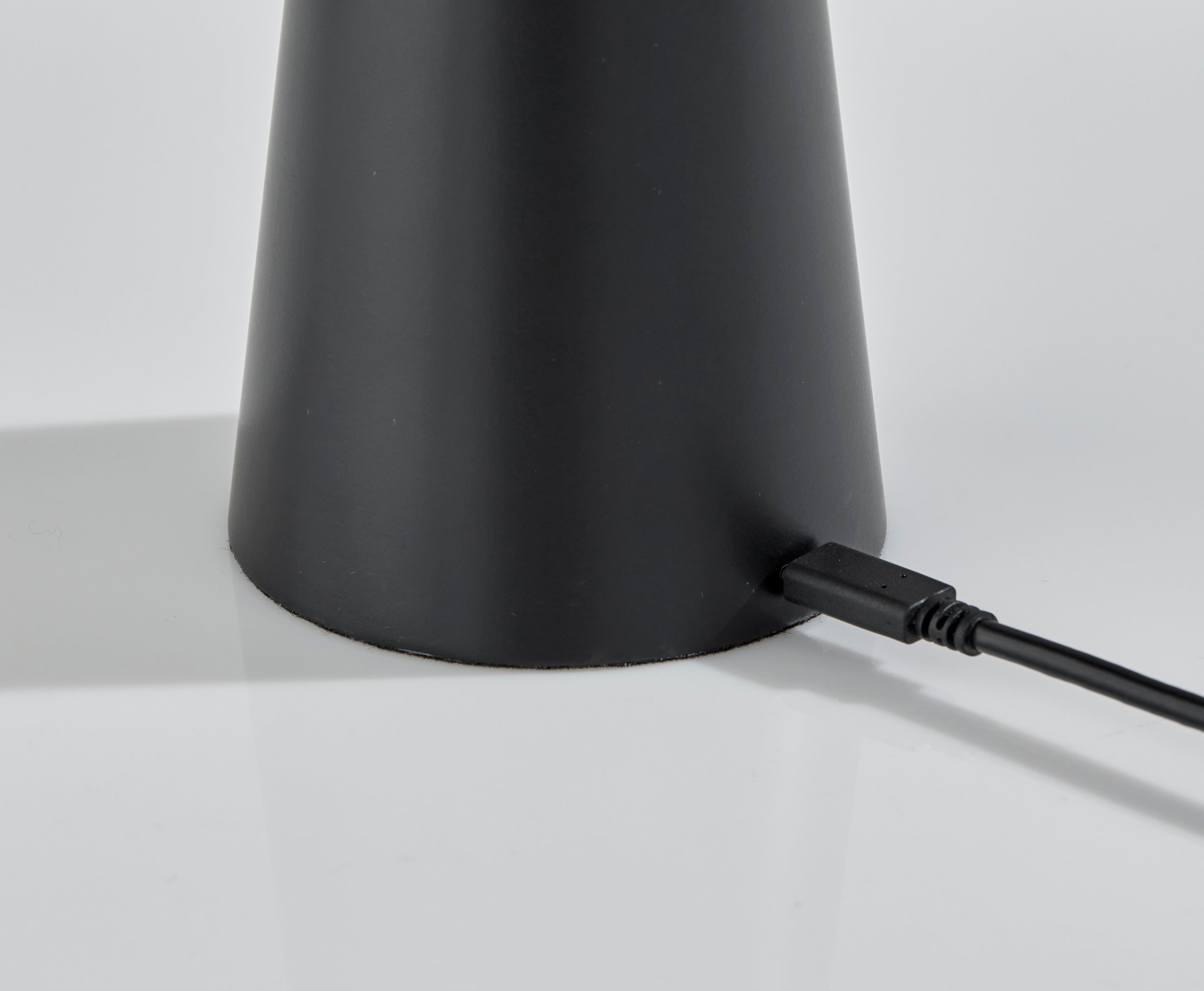 Jacky Cordless LED Table Lamp-Lighting-DECOROLALA