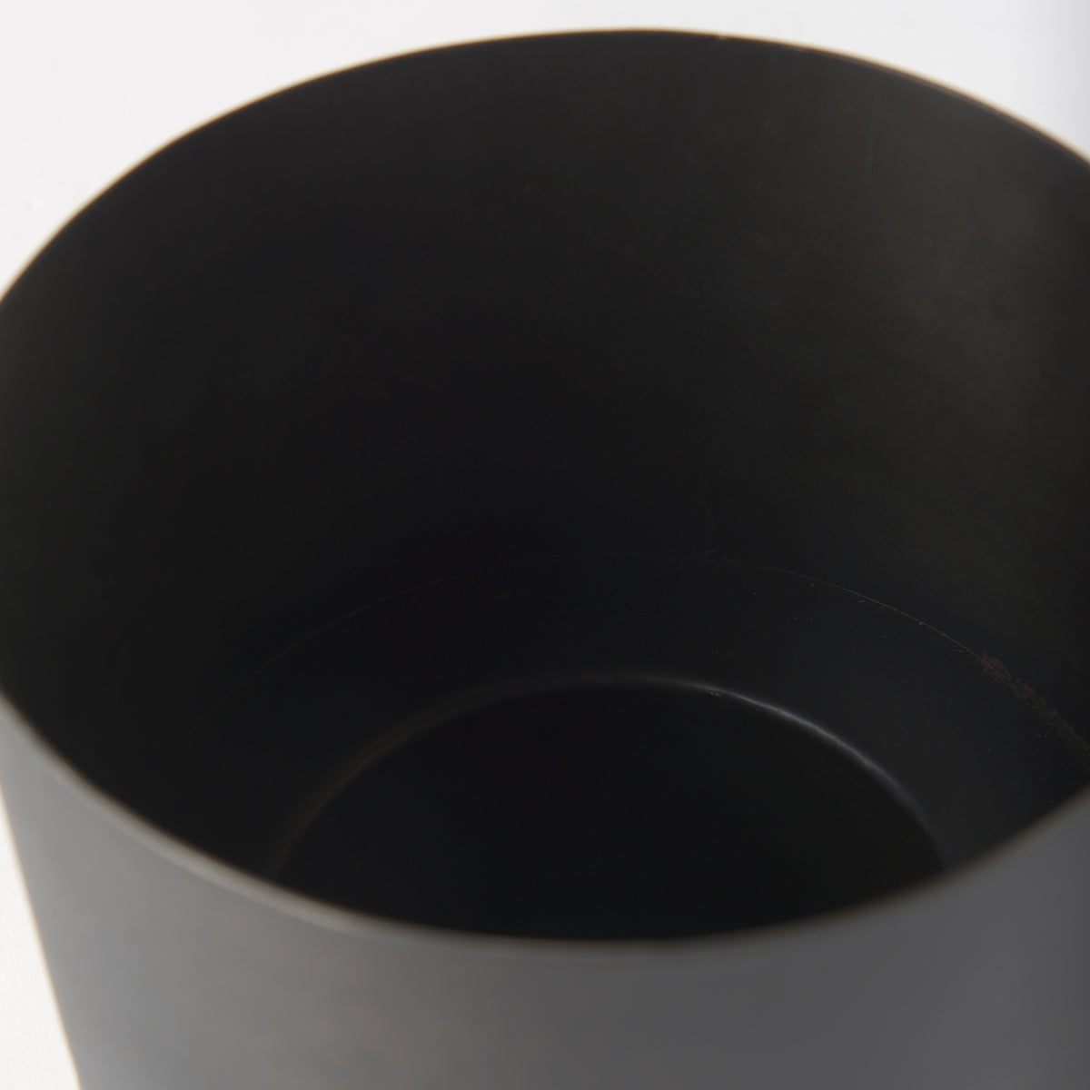 Juno 6.5H Medium Black Iron Vase-Vase-DECOROLALA
