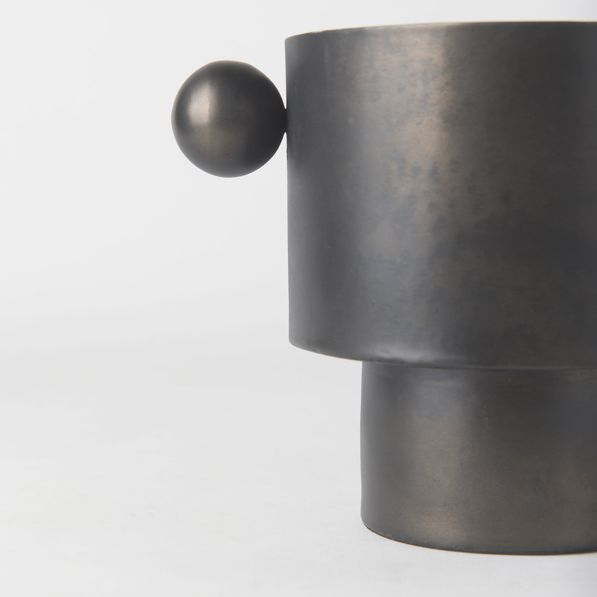Juno 6.5H Medium Black Iron Vase-Vase-DECOROLALA
