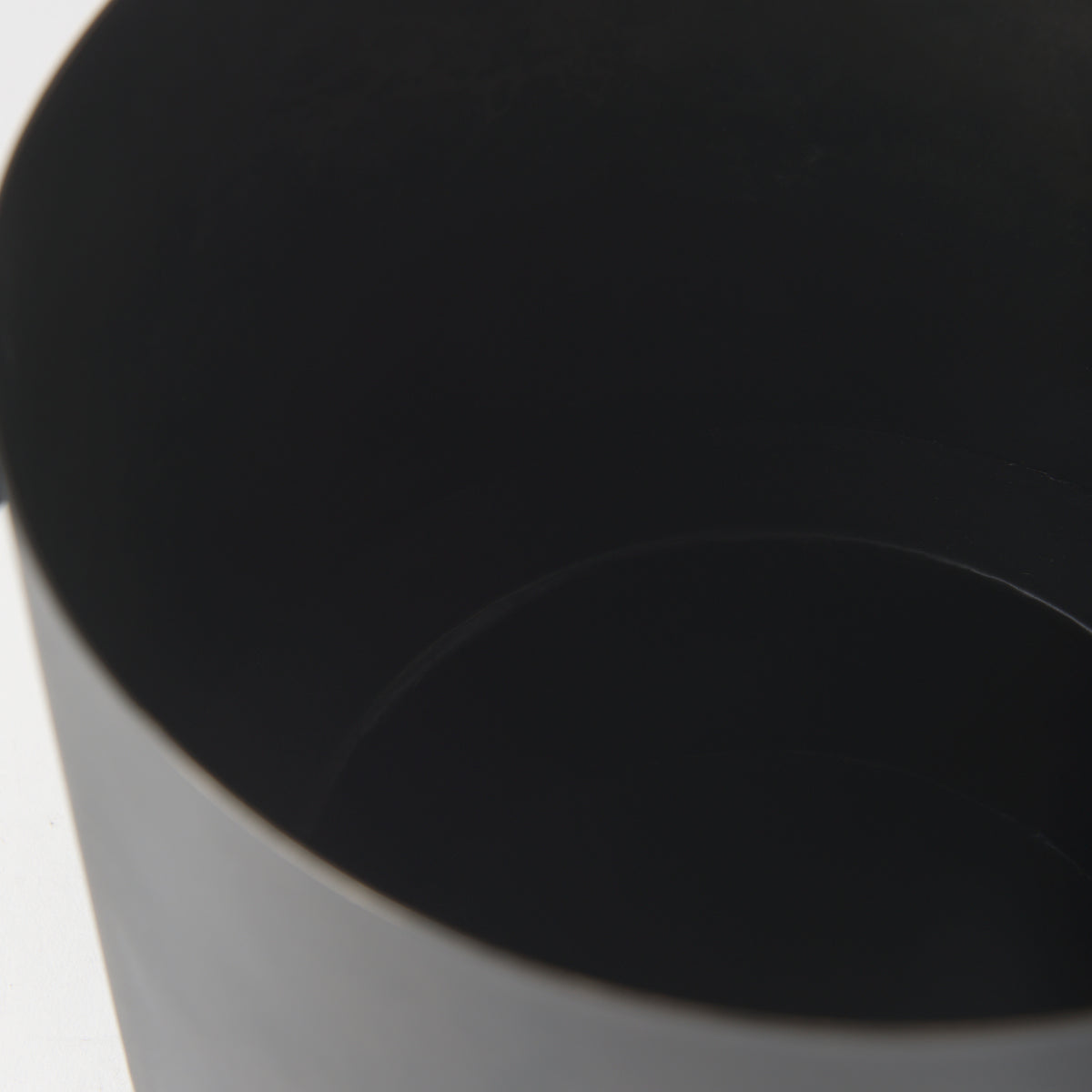 Juno 8.5H Large Black Iron Vase-Vase-DECOROLALA