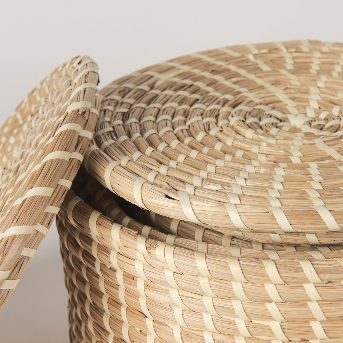 Kailini Set of 3 Nesting Seagrass & Palm Leaf Boxes with Lids-Boxes-DECOROLALA