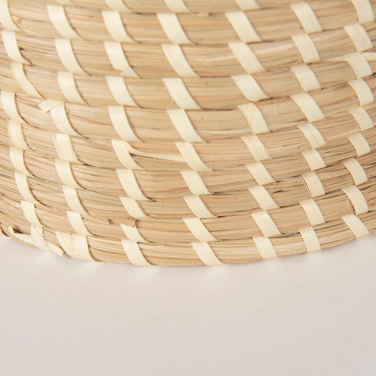 Kailini Set of 3 Nesting Seagrass & Palm Leaf Boxes with Lids-Boxes-DECOROLALA