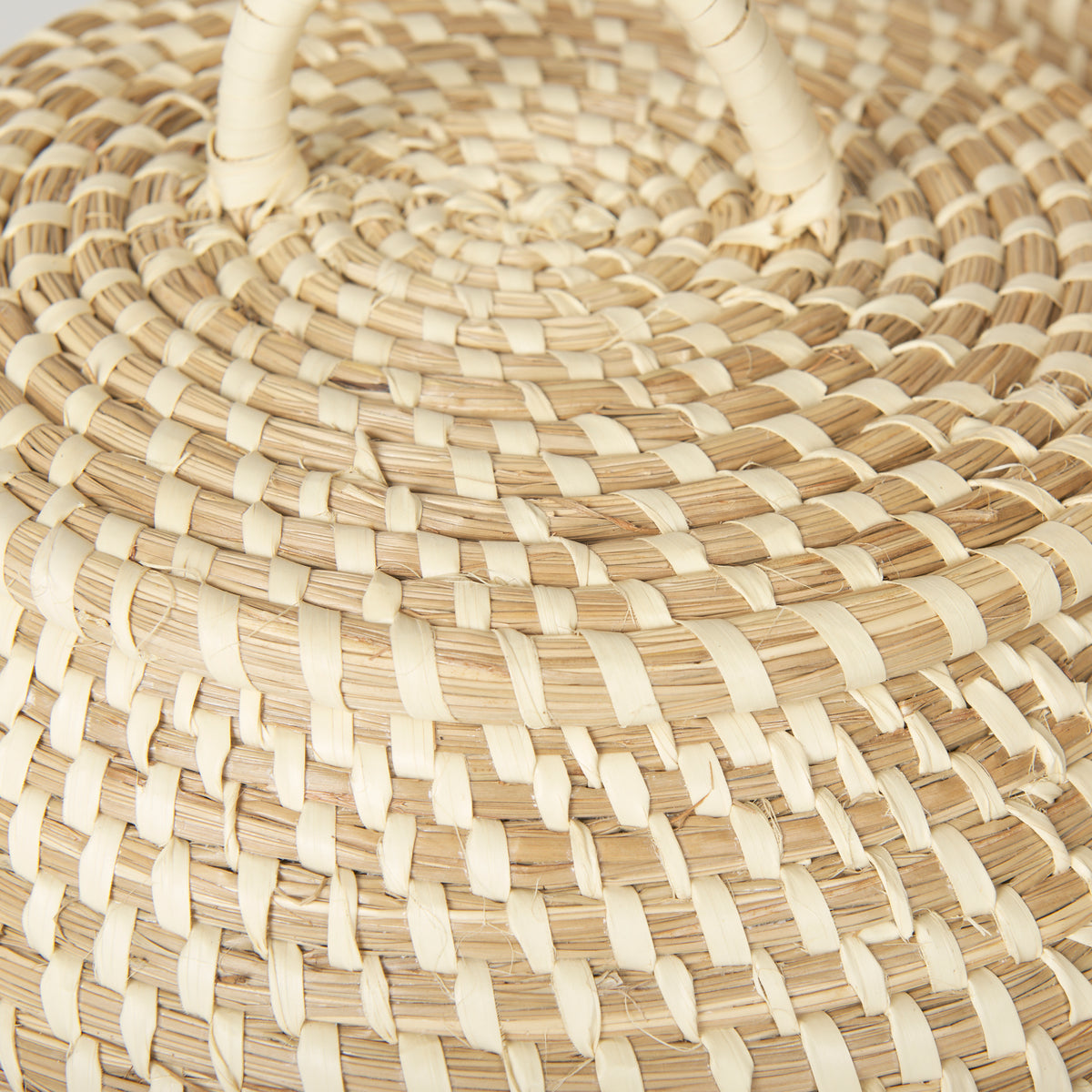 Kalopa Set of 2 Seagrass Floor Baskets w/ Flat Handled Lid-Decorative Baskets-DECOROLALA