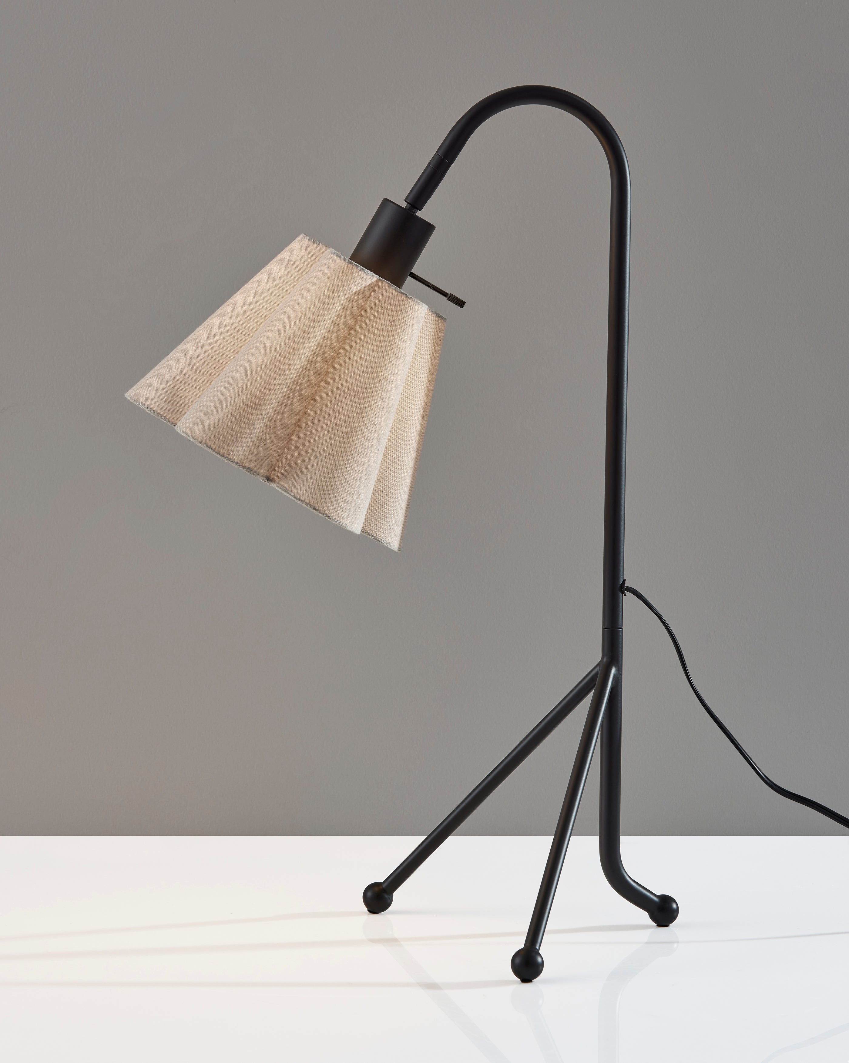 Kendra Table Lamp-Lighting-DECOROLALA