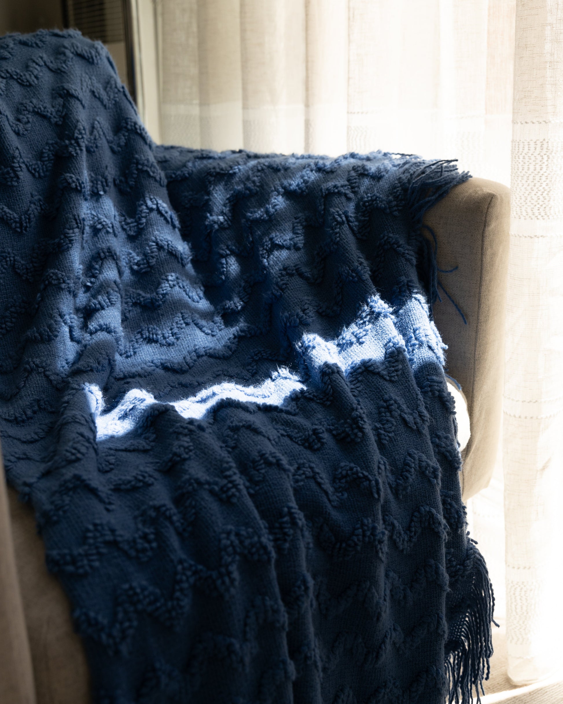 Knit Blue Throw Blanket with Fringe-Throw Blankets-DECOROLALA