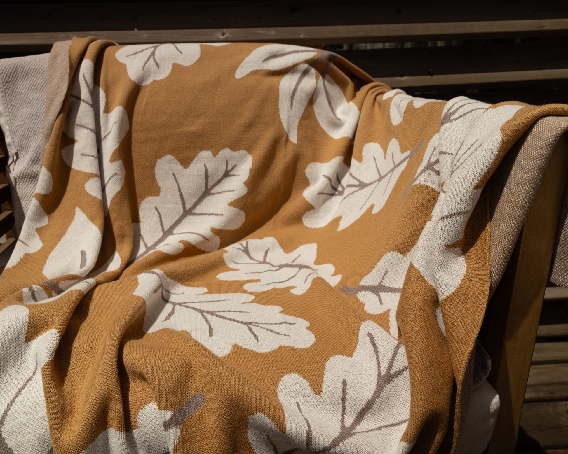 Knit Leaf Design Throw Blanket-Throw Blankets-DECOROLALA