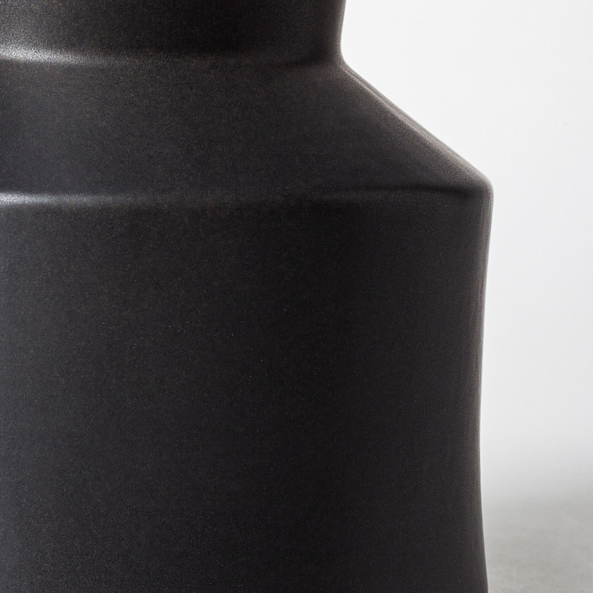 Laforge Black Ceramic Vase-Vase-DECOROLALA