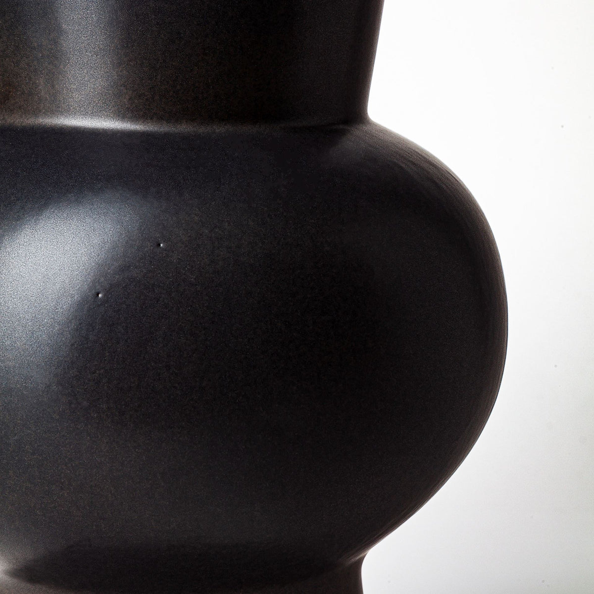 Laforge II Black Ceramic Vase-Vase-DECOROLALA