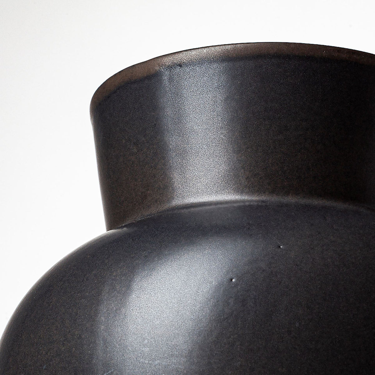Laforge II Black Ceramic Vase-Vase-DECOROLALA