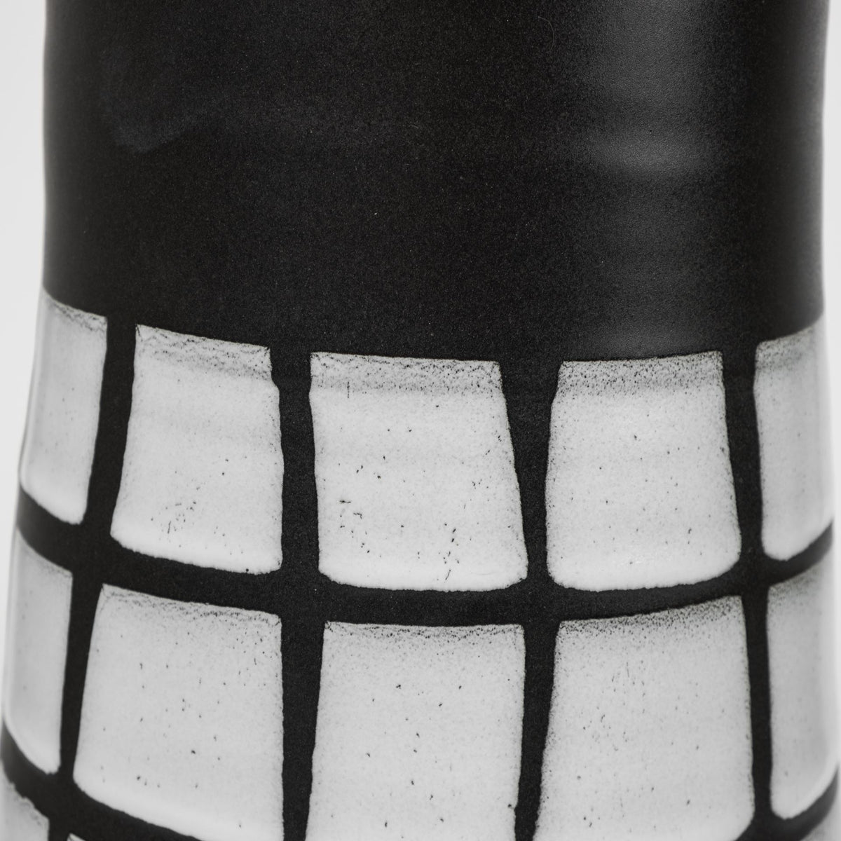 Luanda Large Black/White Large Ceramic Vase-Vase-DECOROLALA