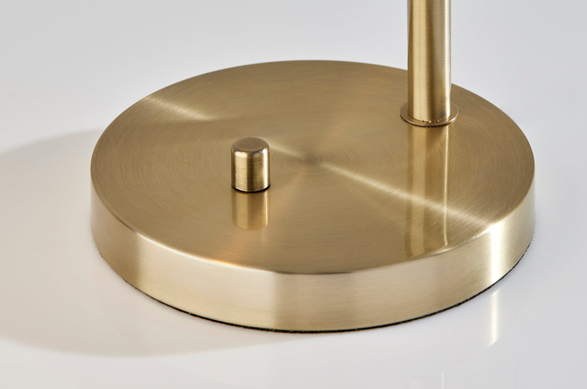 Magnolia 3948-21 Table Lamp Brass-Lighting-DECOROLALA