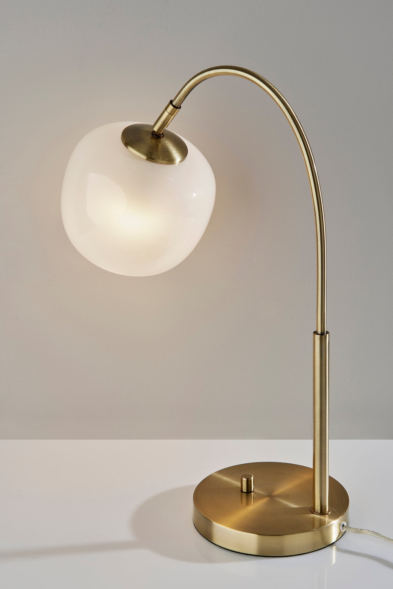 Magnolia 3948-21 Table Lamp Brass-Lighting-DECOROLALA