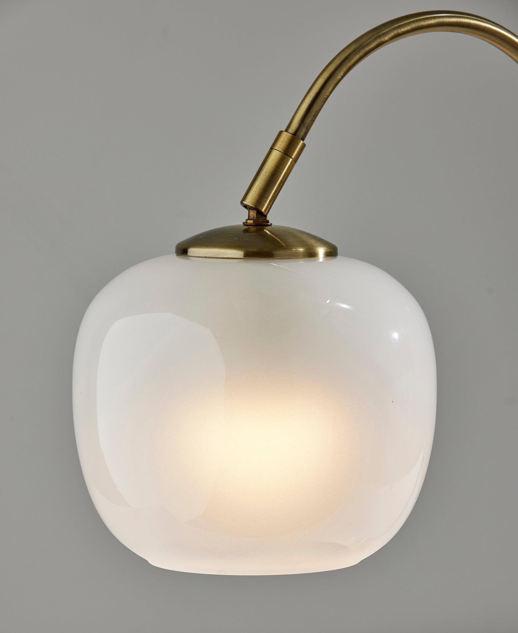 Magnolia 3948-21 Table Lamp Brass-Lighting-DECOROLALA