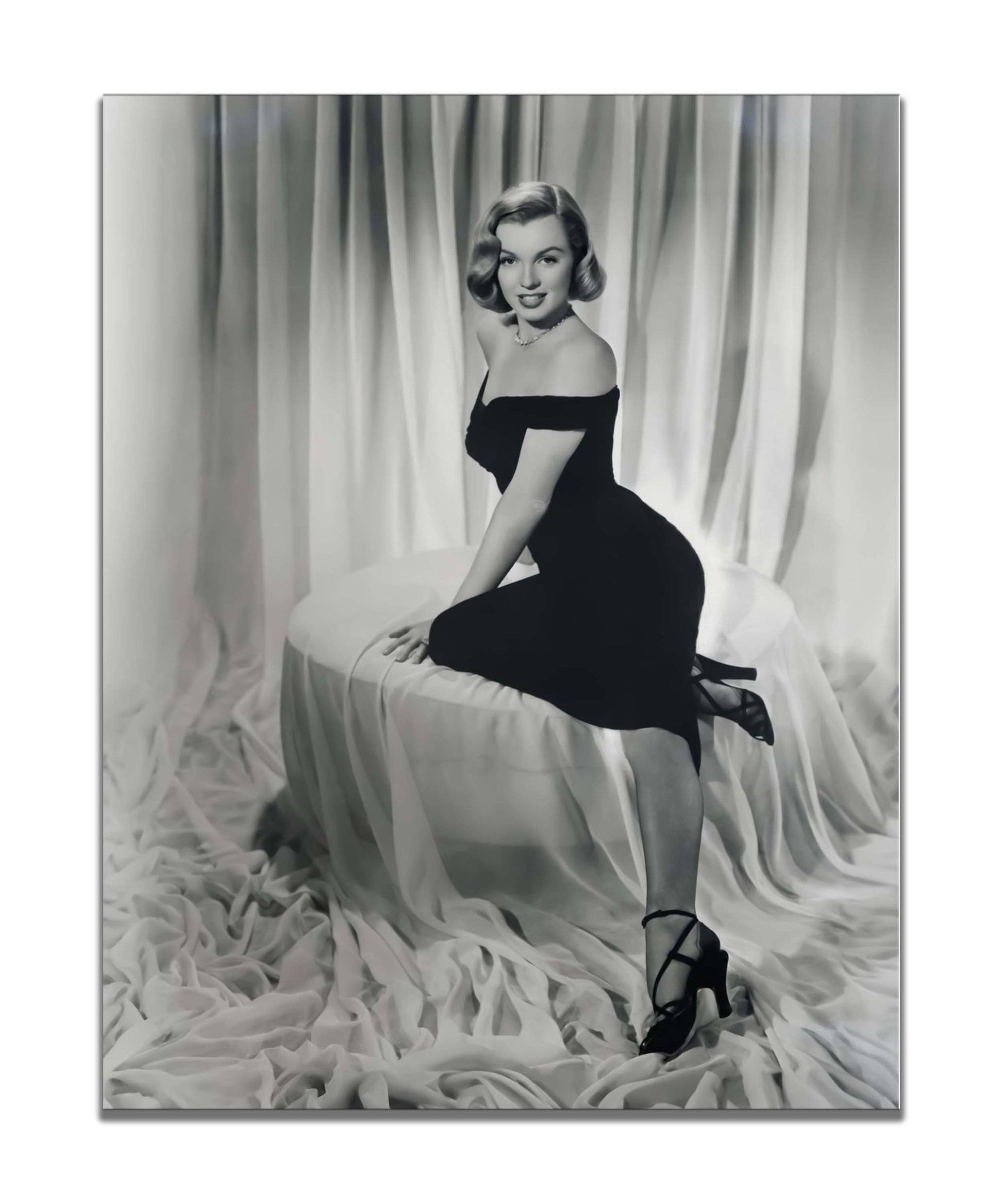 Marilyn Monroe Canvas Print 48x36 inches-Wall Art-DECOROLALA