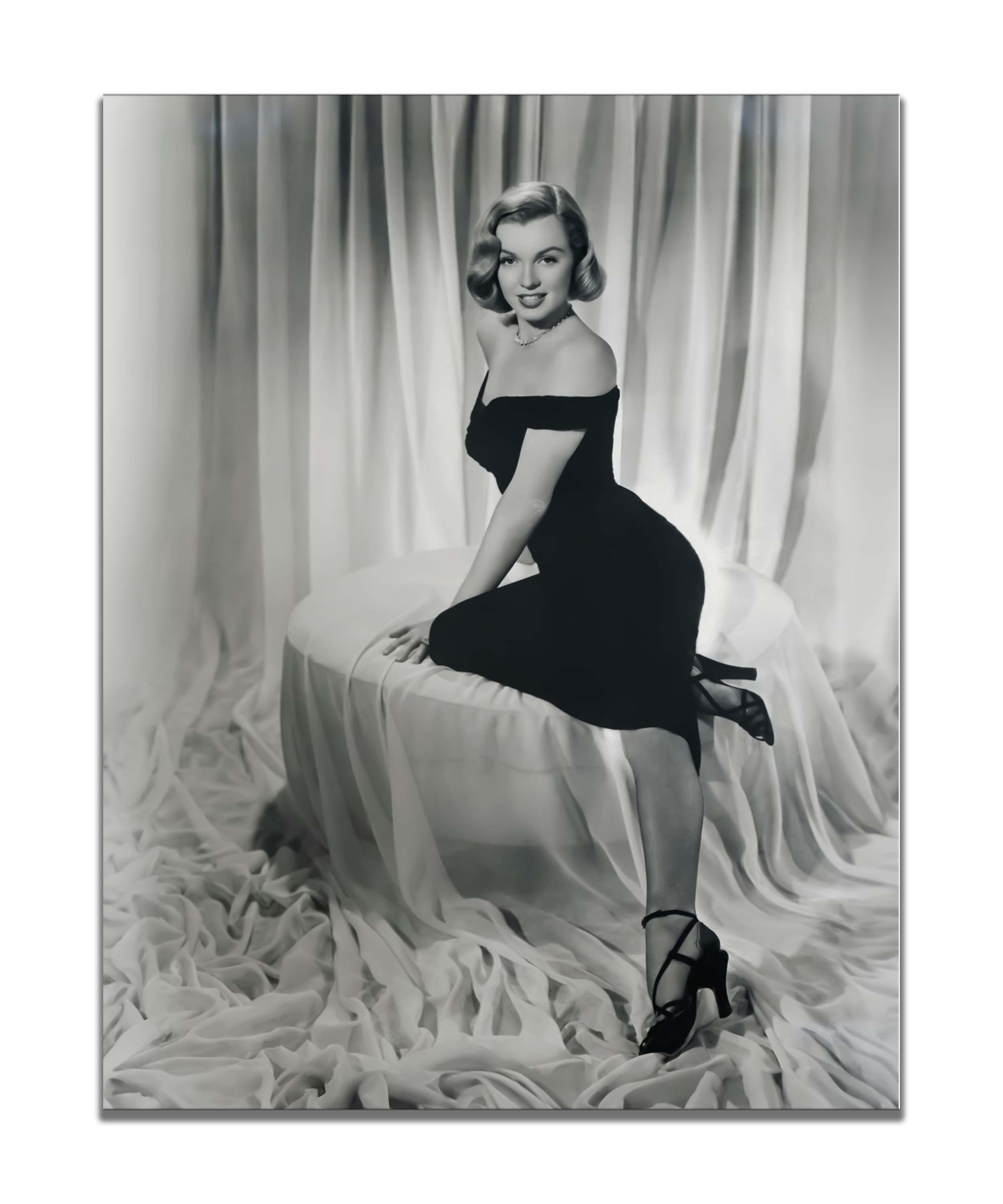 Marilyn Monroe Canvas Print 48x36 inches-Wall Art-DECOROLALA