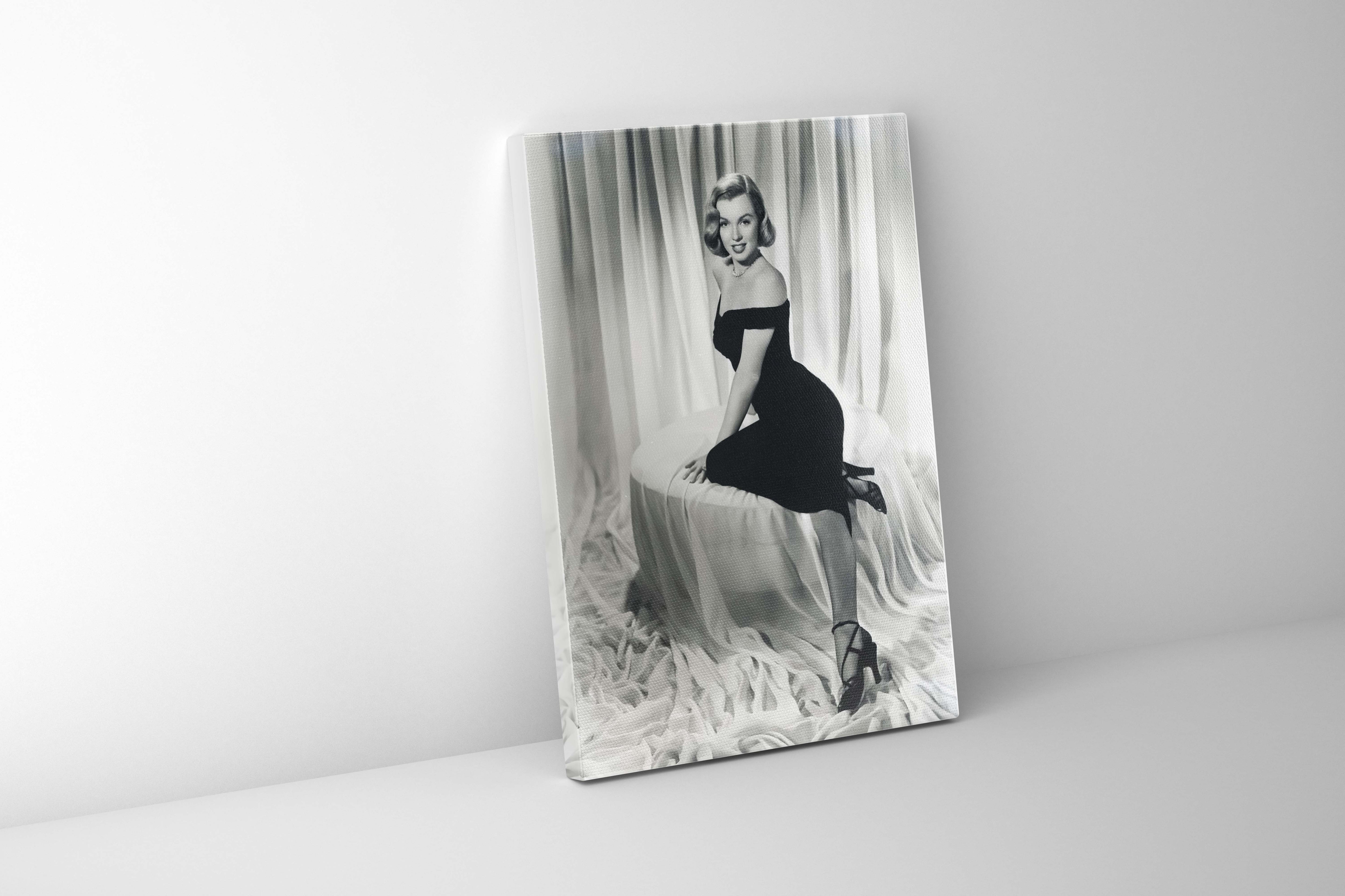 Marilyn Monroe Canvas Print 48x36 inches-Wall Art-DECOROLALA