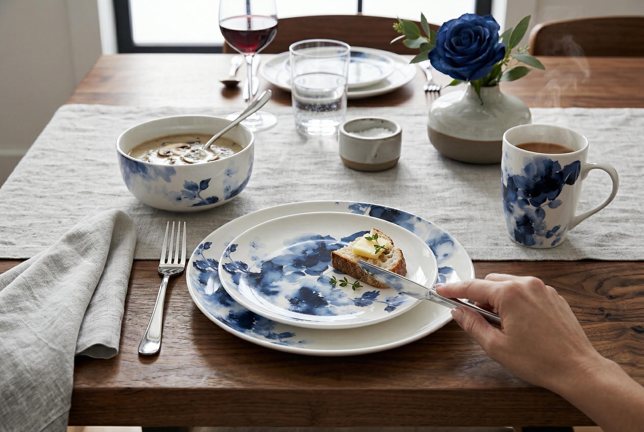 Midnight Roses 16PC Porcelain Dinnerware Set-Dinnerware-DECOROLALA
