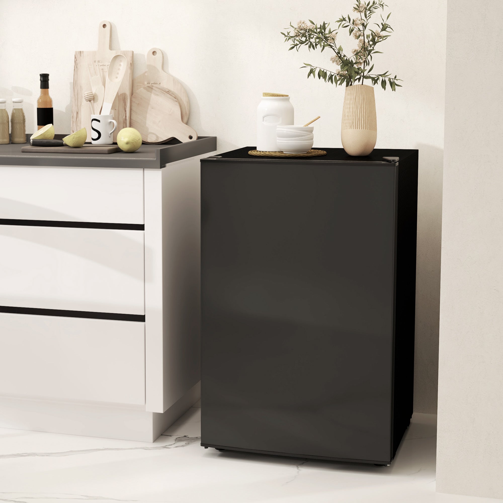 Mini Fridge 4.5 Cu Ft Black Reversible Door-DECOROLALA