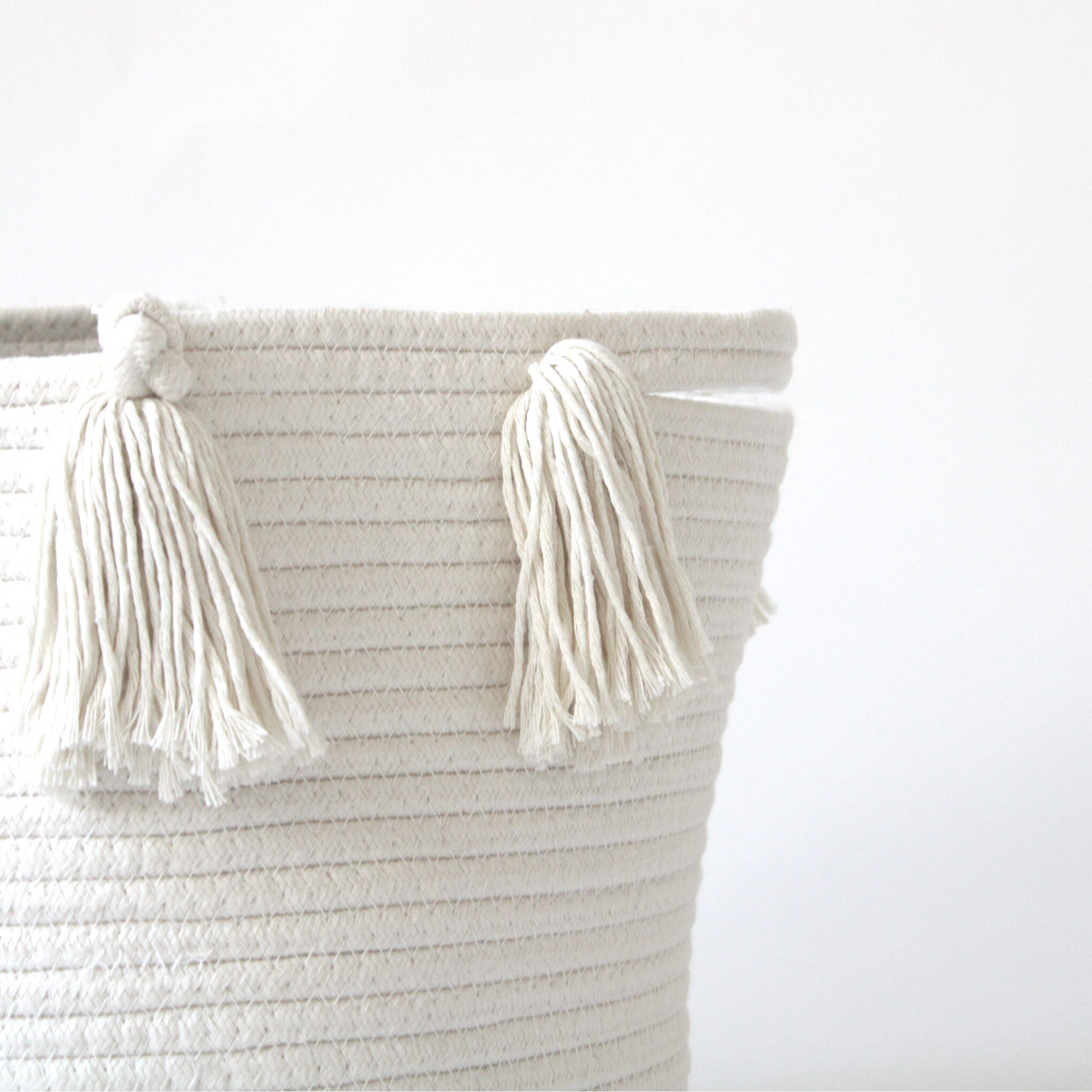 Natural Tassel Basket - Medium-Baskets-DECOROLALA